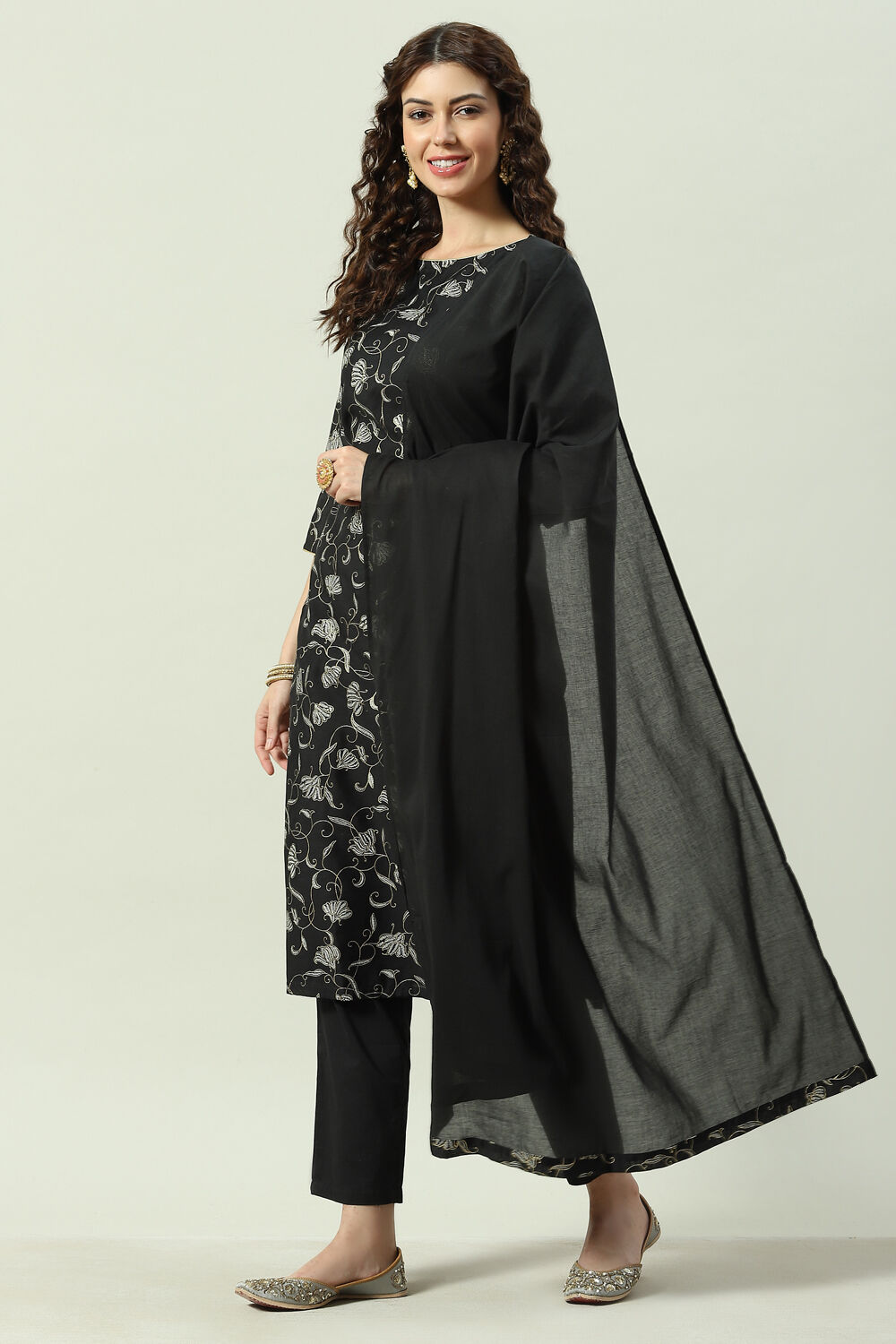 Black Printed Straight Kurta Regular Pants Suit Set image number 7