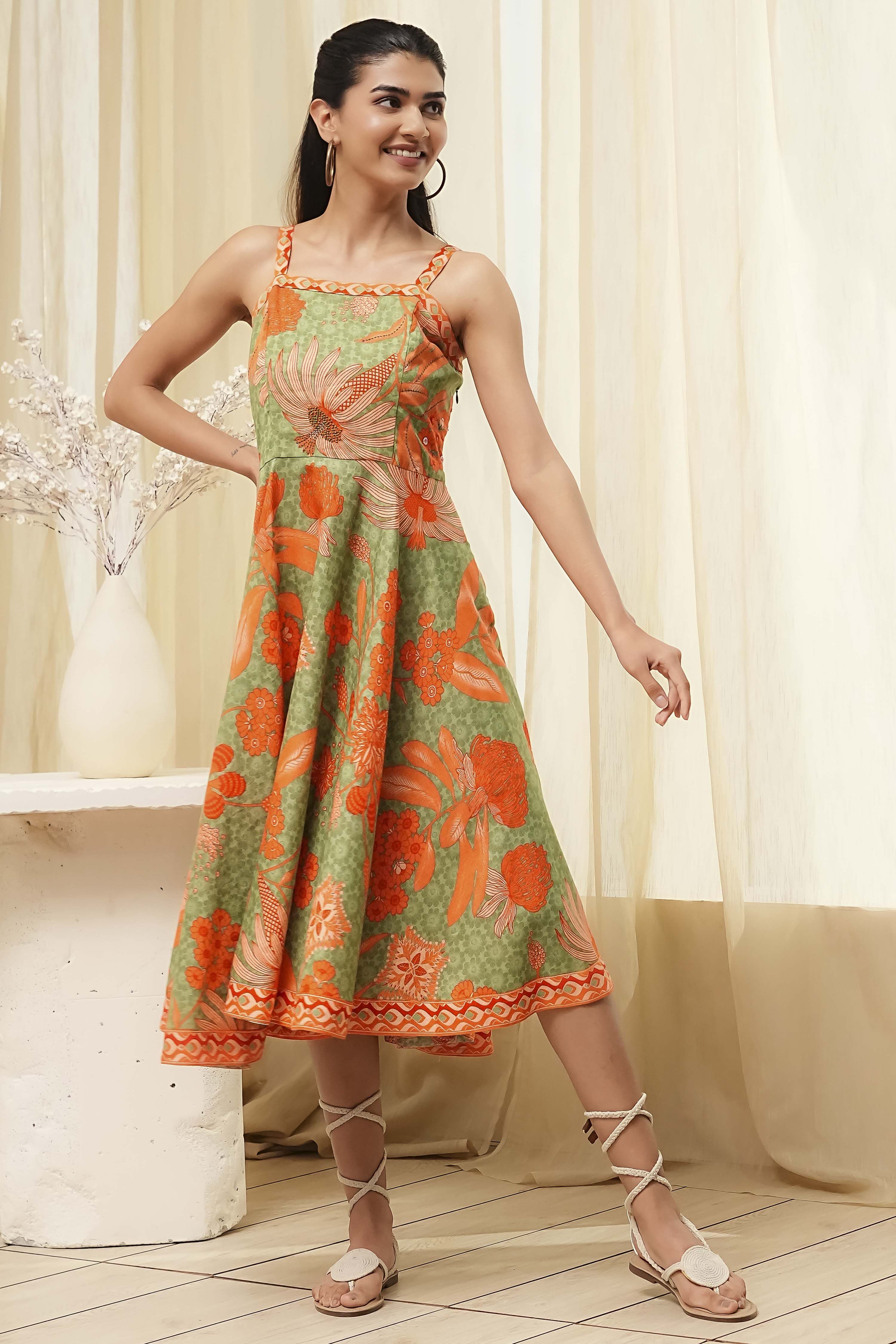 Green Cotton Blend Floral Printed Flared Dress image number 4
