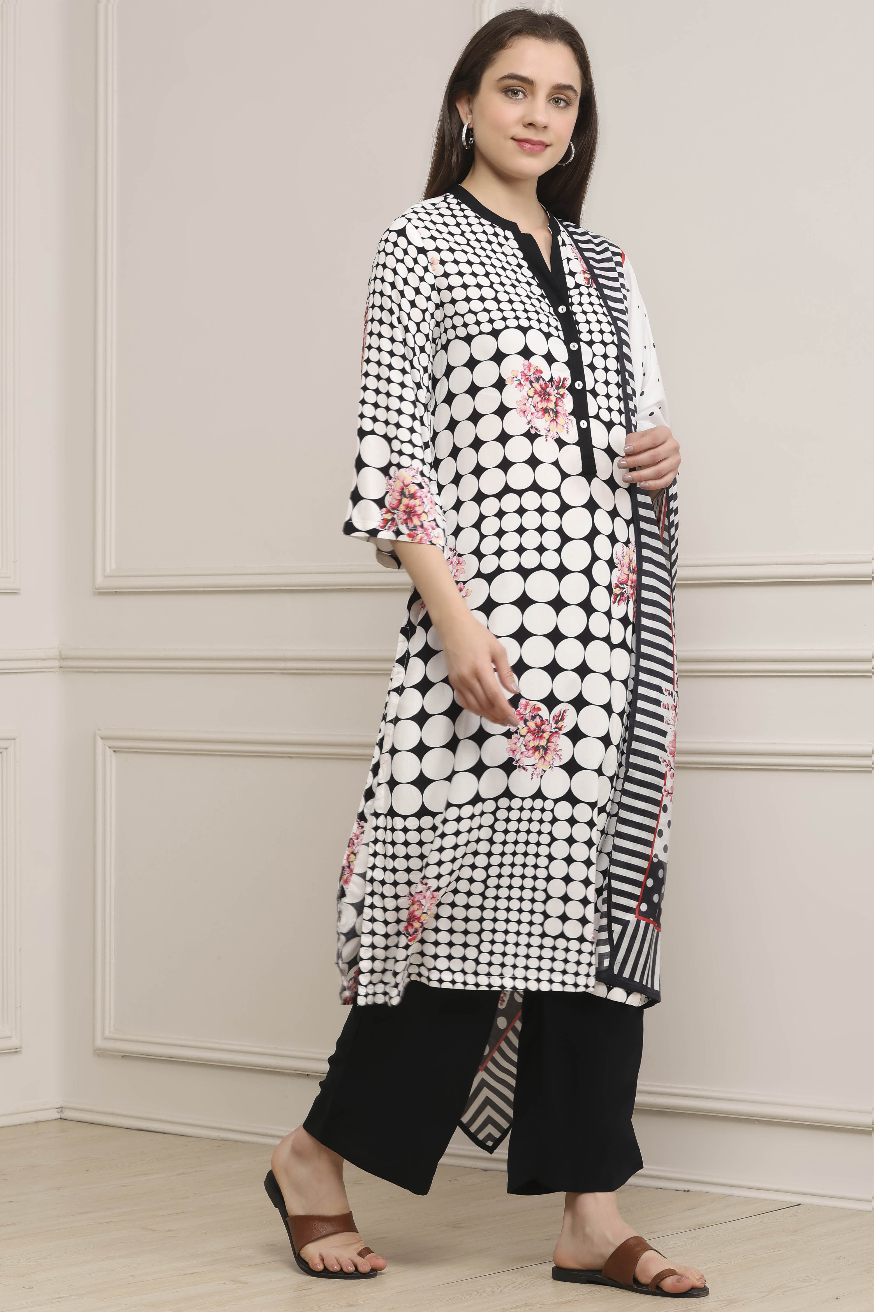 Black and White Printed Straight Suit Set image number 5