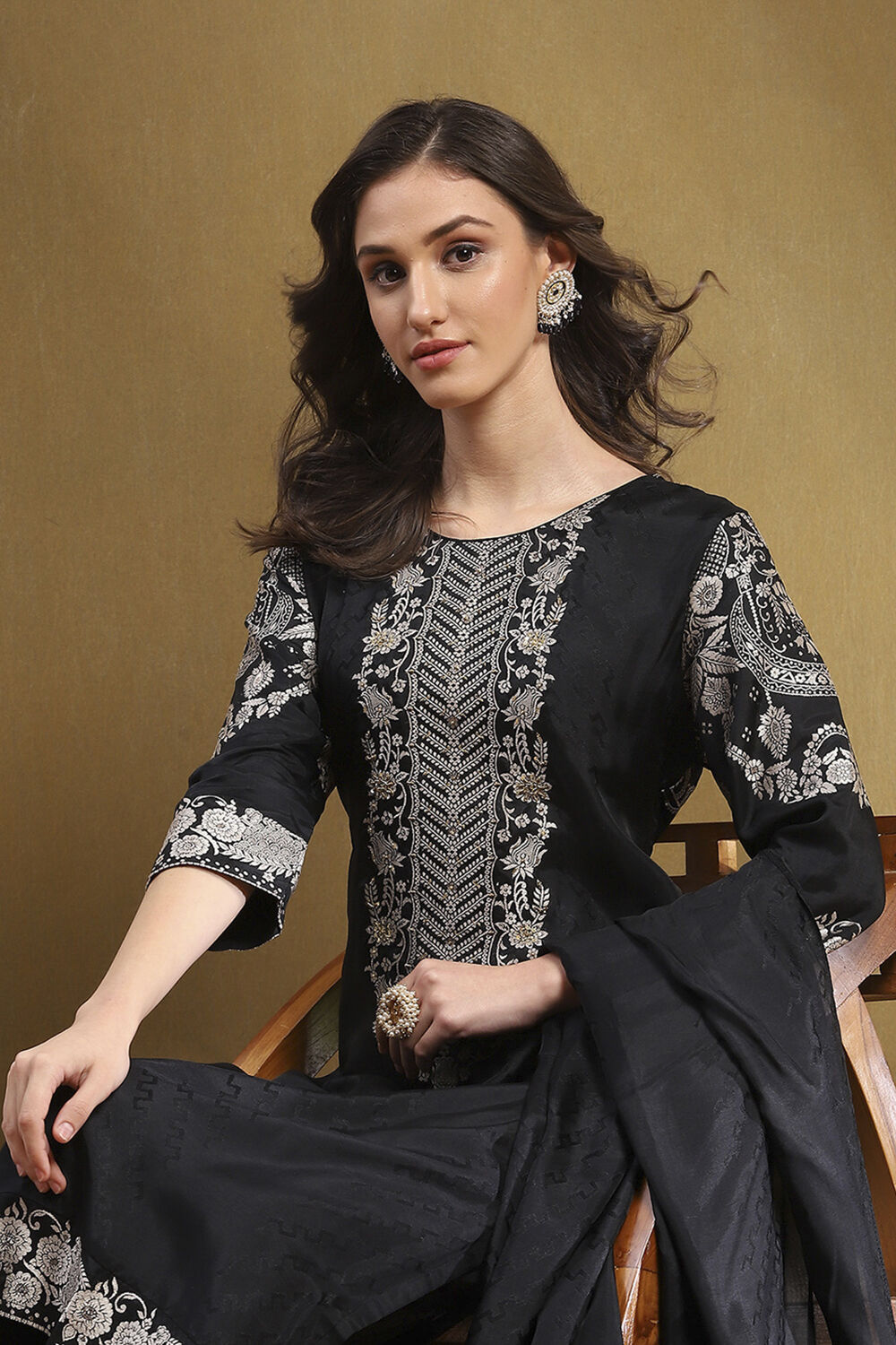 Black Viscose Blend Yarn Dyed Festive Straight Suit Set image number 7