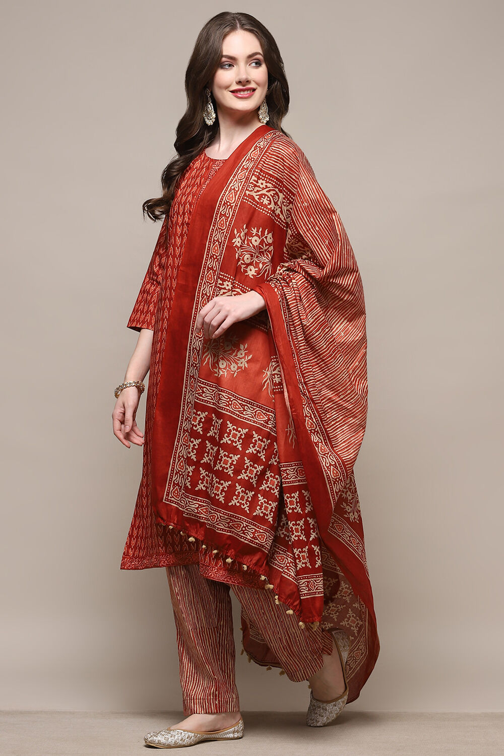 Green Cotton Screen Printed Unstitched Suit Set image number 5