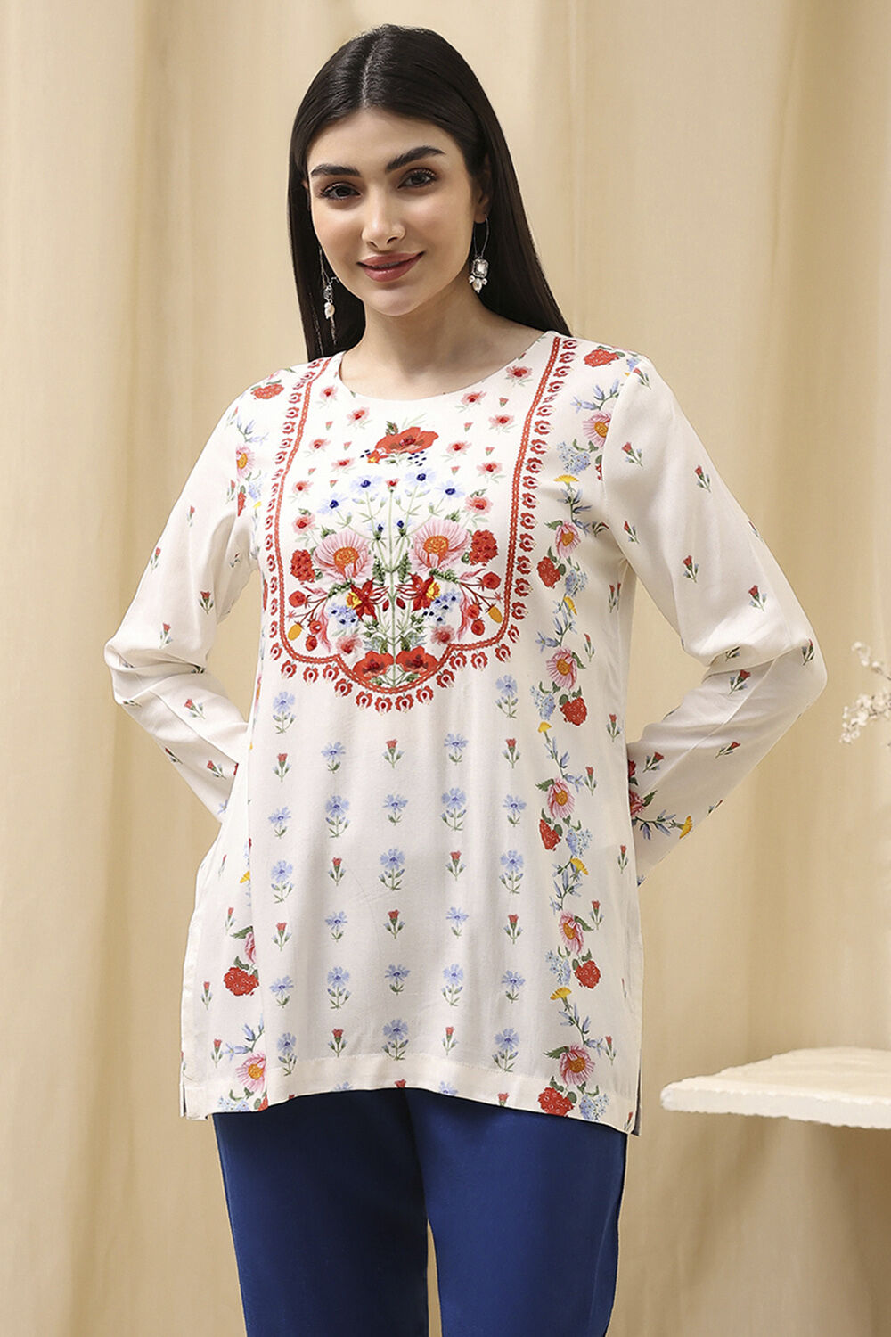 White Floral Printed Straight Short Kurta image number 5