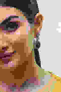 Black Brass Drop & Danglers image number 1