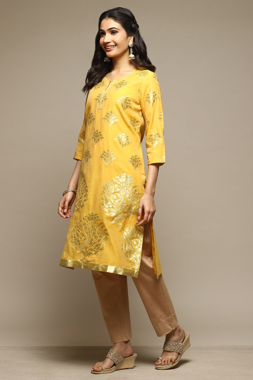 Yellow Cotton Blend Straight Yarndyed Kurta image number 2