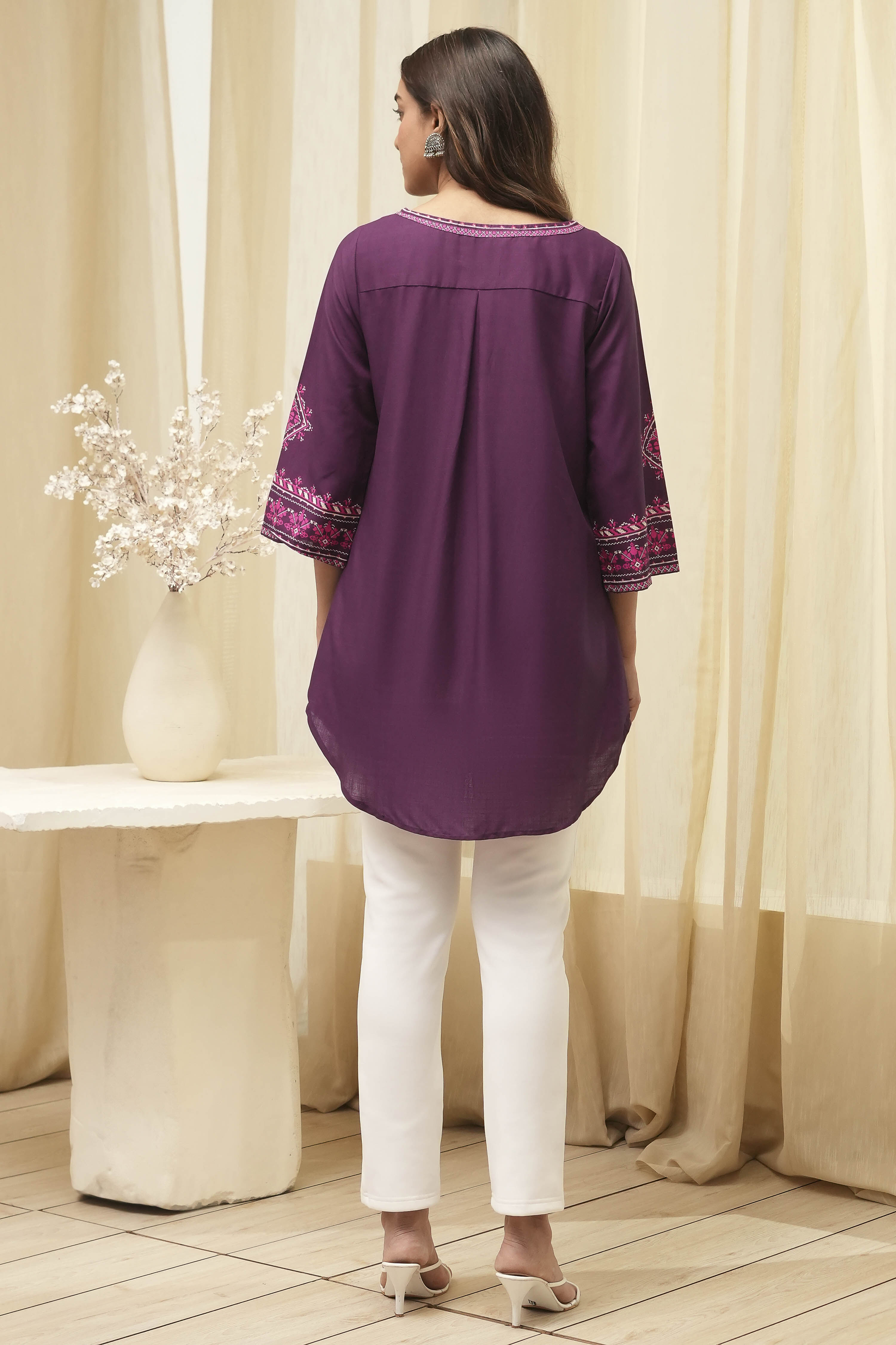 Purple Printed Straight Short Kurta image number 4