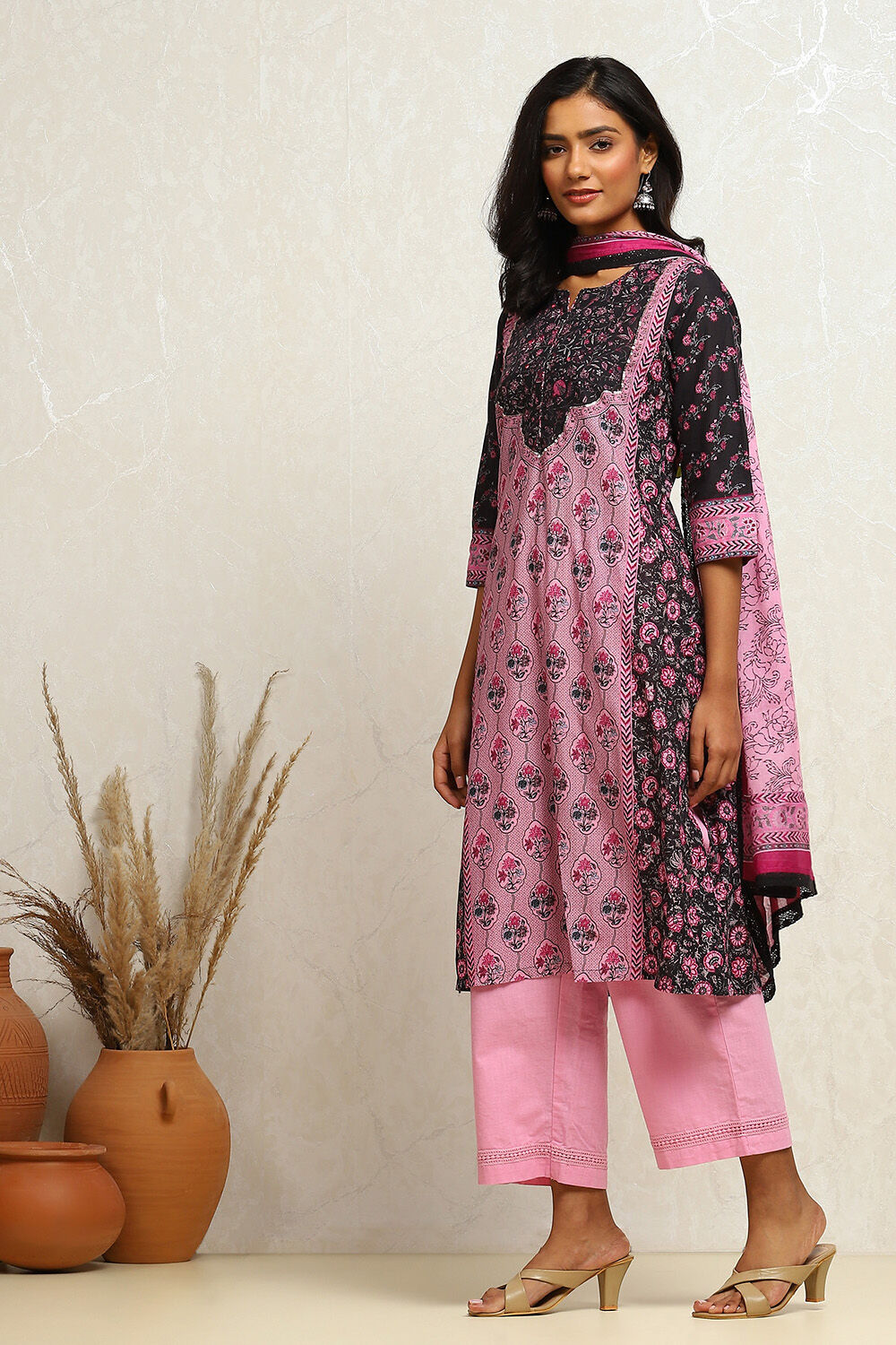 Black and Pink Cotton Printed Straight Suit Set image number 3