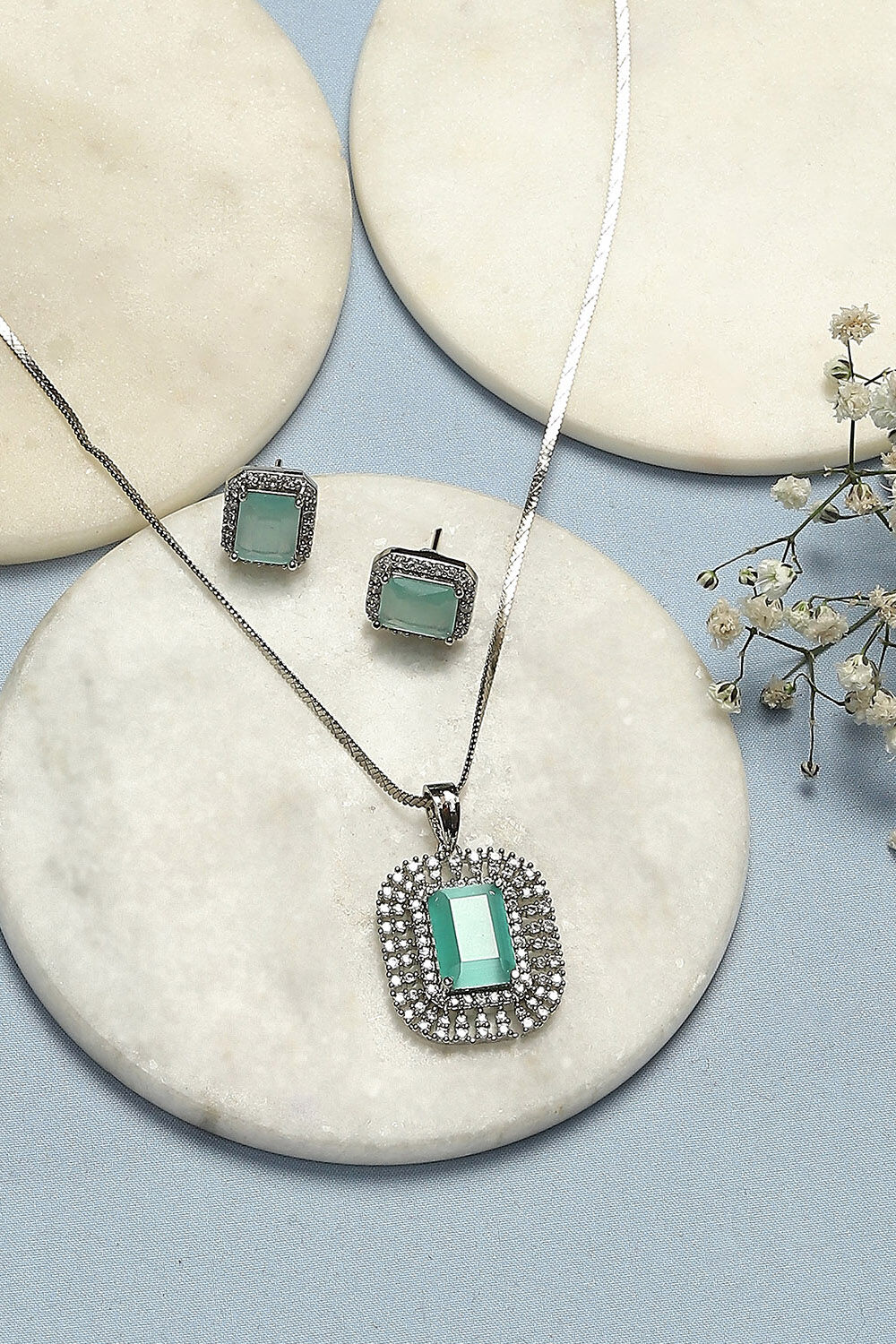 Mint Green Brass Necklace Set image number 5