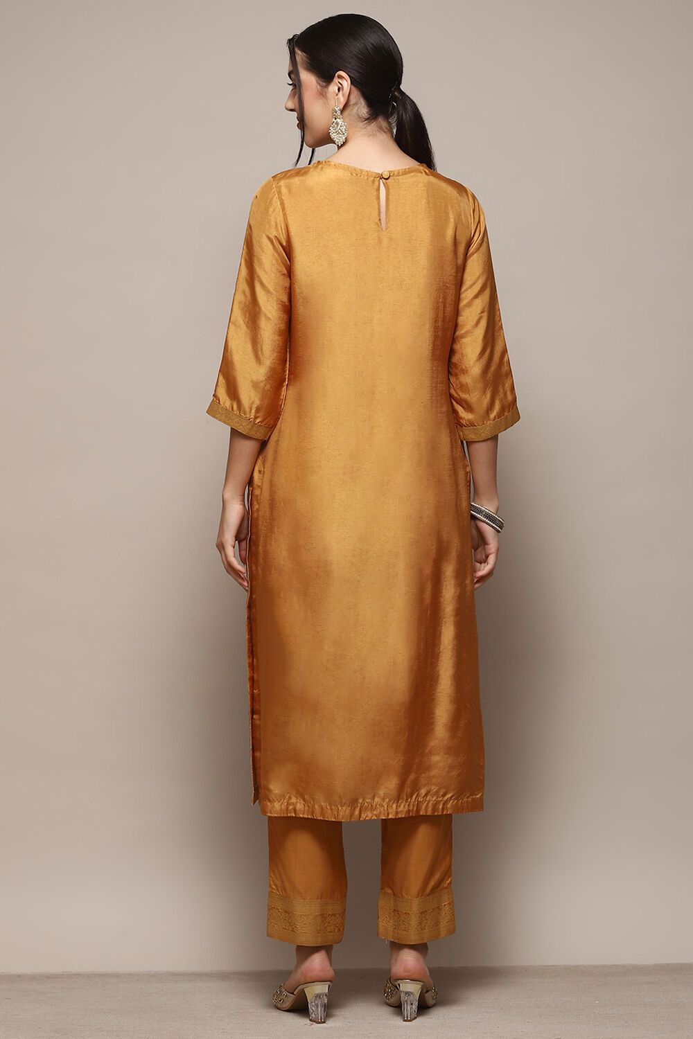 Mustard Viscose Straight Yarndyed Kurta Regular Pants Suit Set image number 5