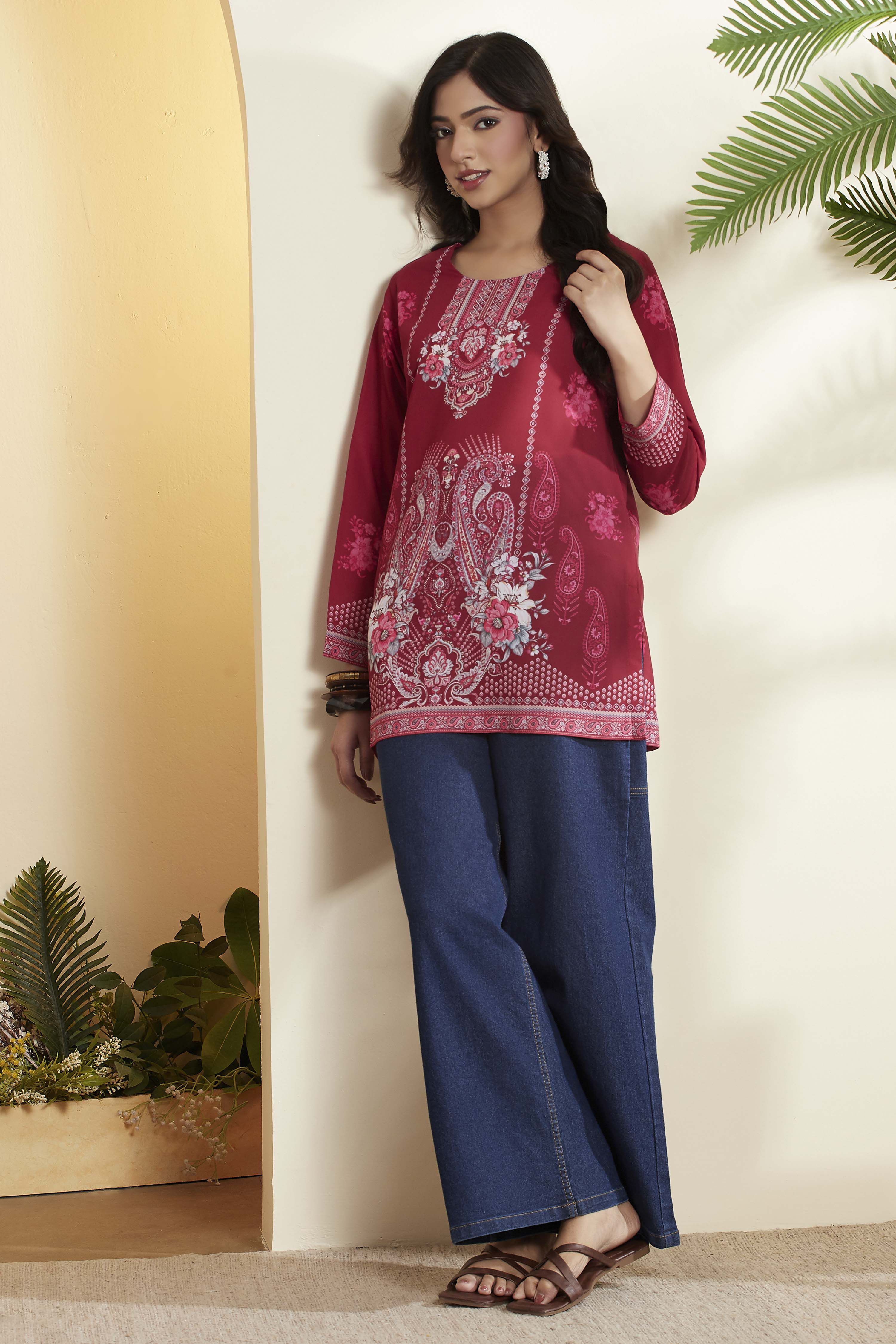 Magenta Floral Printed Straight Short Kurti image number 0