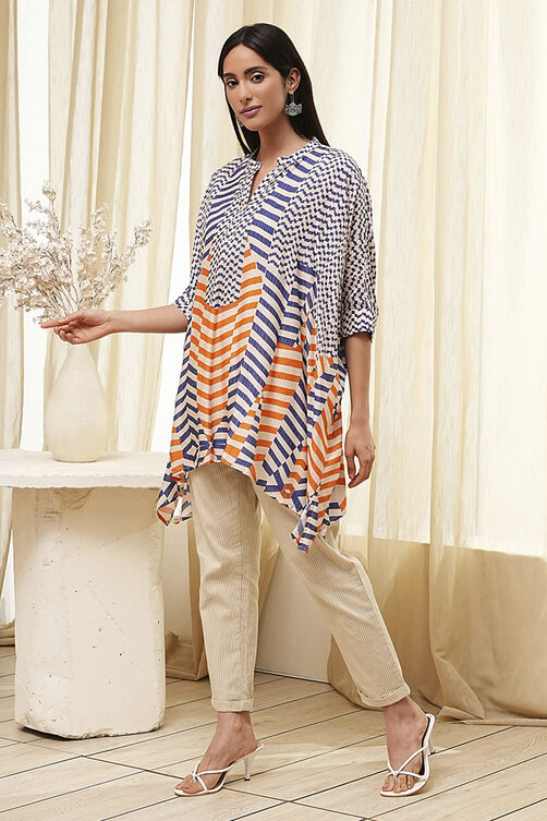 Blue and White Printed Kaftan Short Kurta image number 2