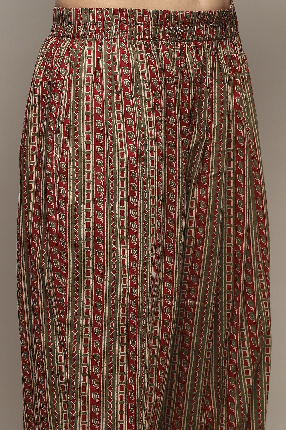 Green Cotton Unstitched Suit set image number 3