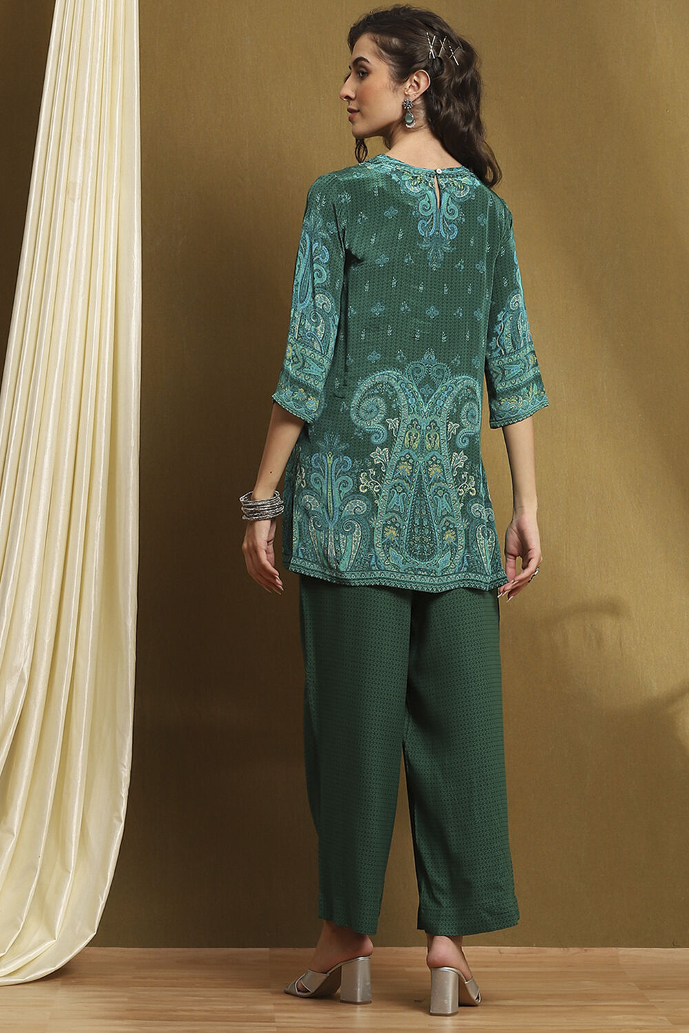 Green Crepe Printed Straight Kurta Set image number 4