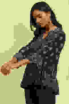 Navy Blue Bandhani Printed Flared Tiered Kurti image number 3