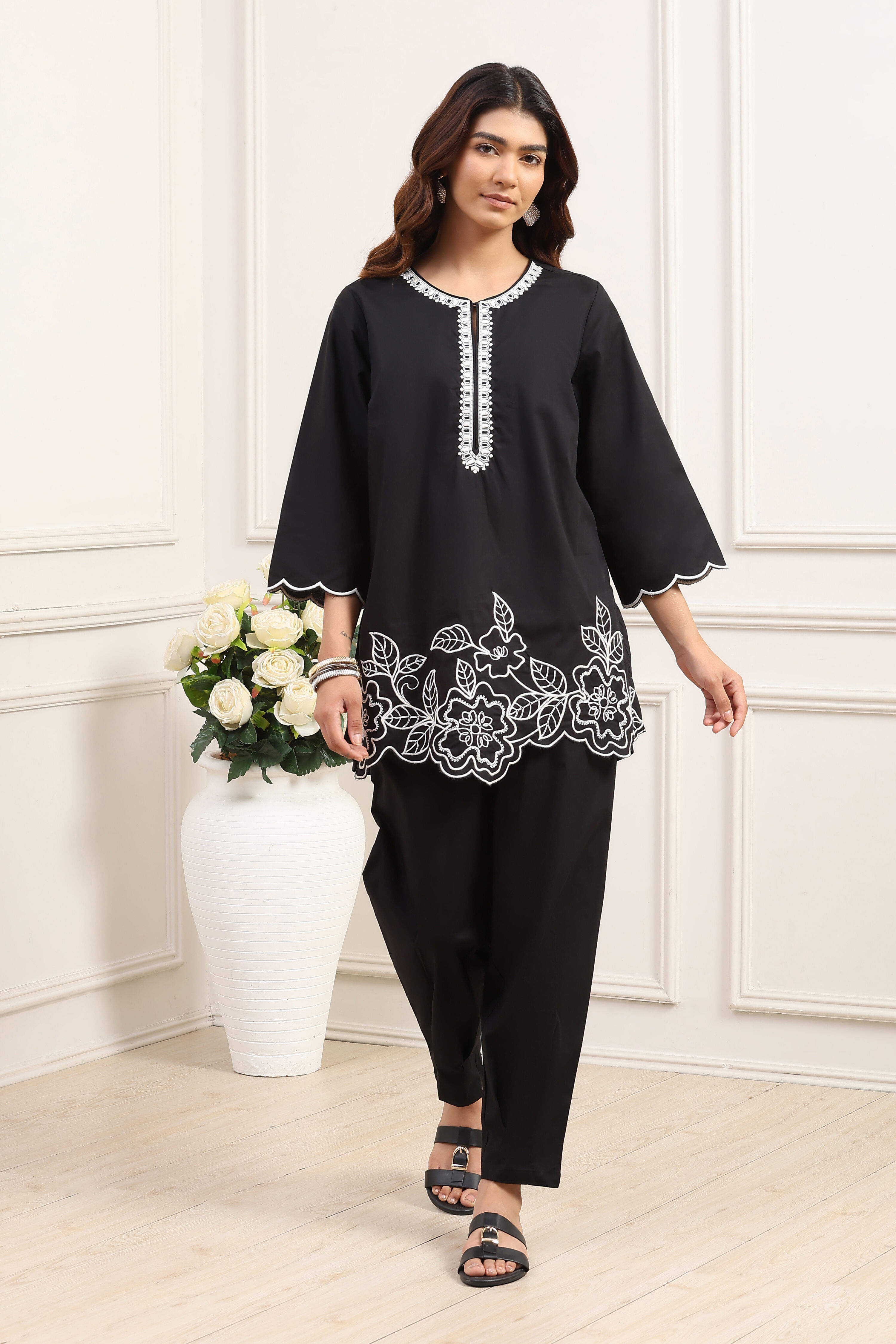 Black Cotton Floral Embroidered Straight Kurta Set image number 6