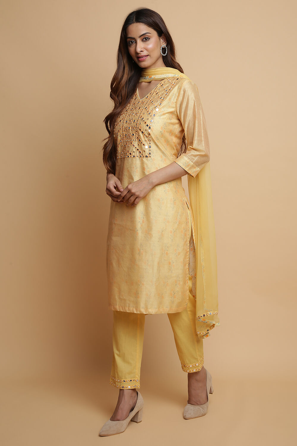 Off White Art Silk Straight Kurta Regular Pant Suit Set image number 4