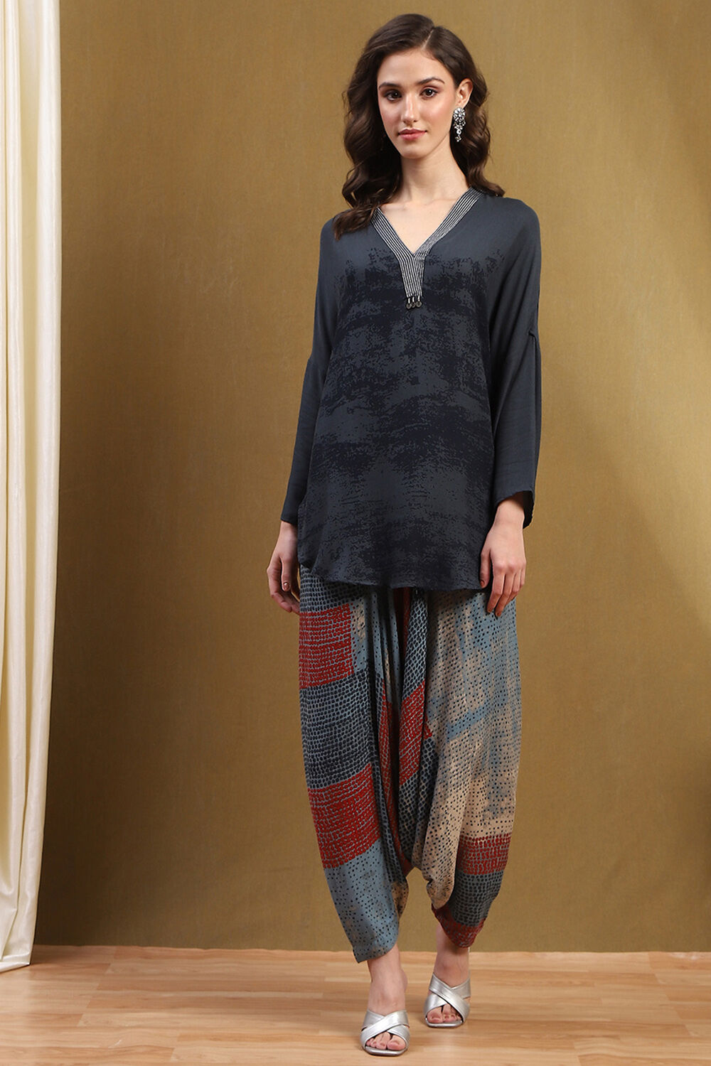 Indigo Printed Straight Short Kurta Set image number 6