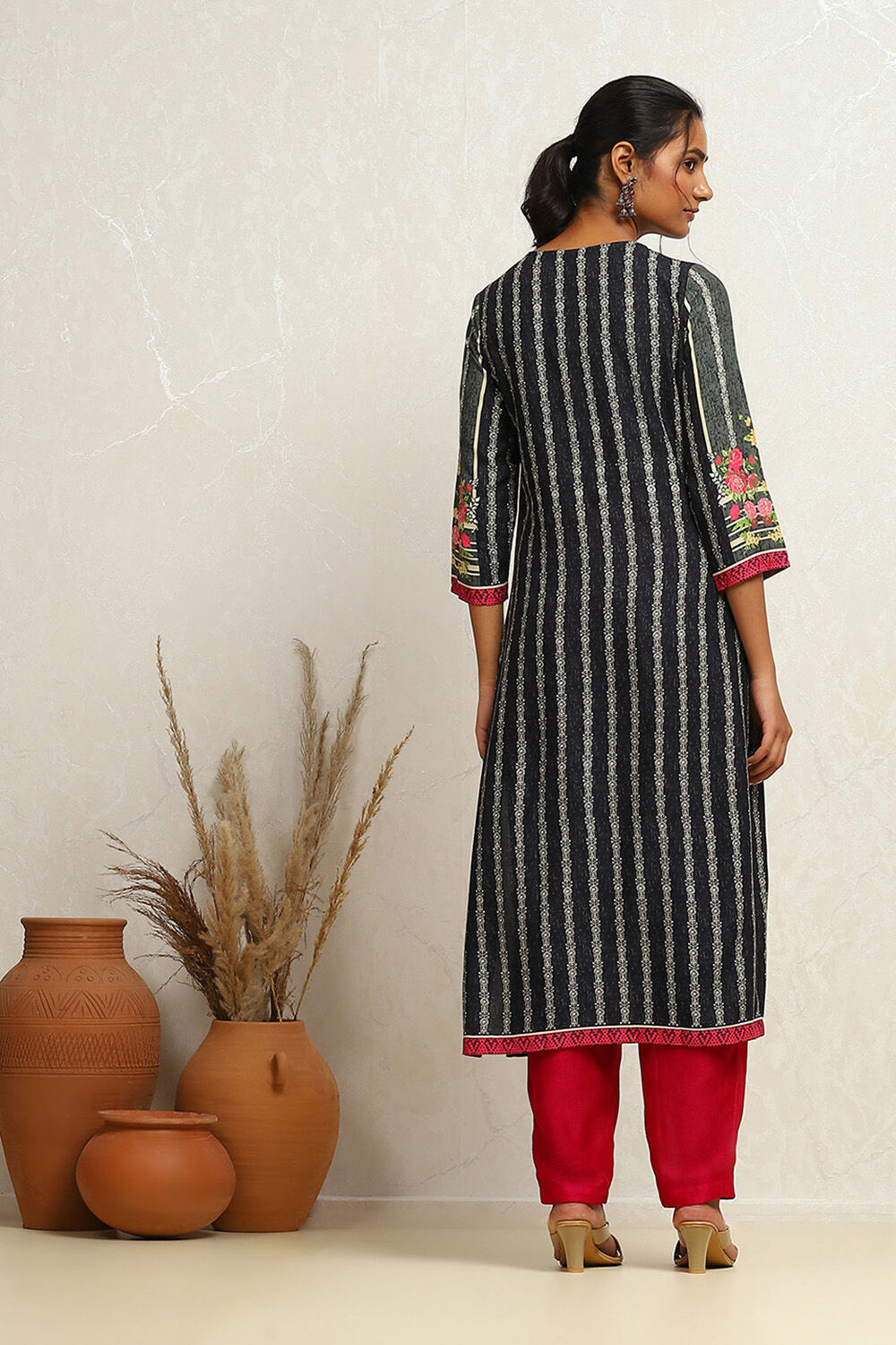 Grey Floral Block-Printed Regular Fit Straight Kurta image number 3
