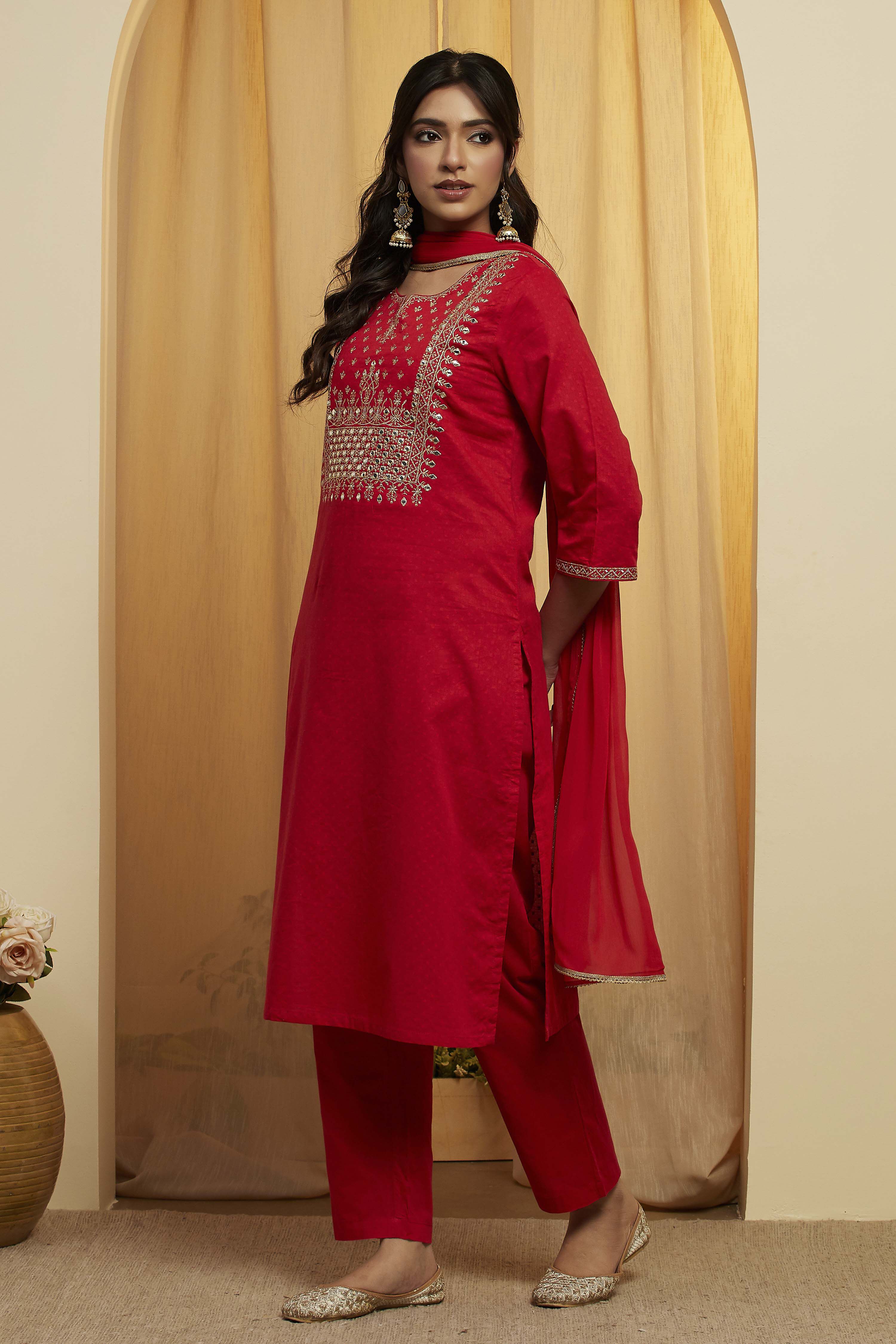 Red Cotton Straight Suit Set image number 3