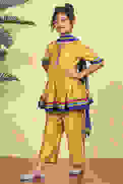 Green Polyester Blend Solid Gathered Suit Set image number 3