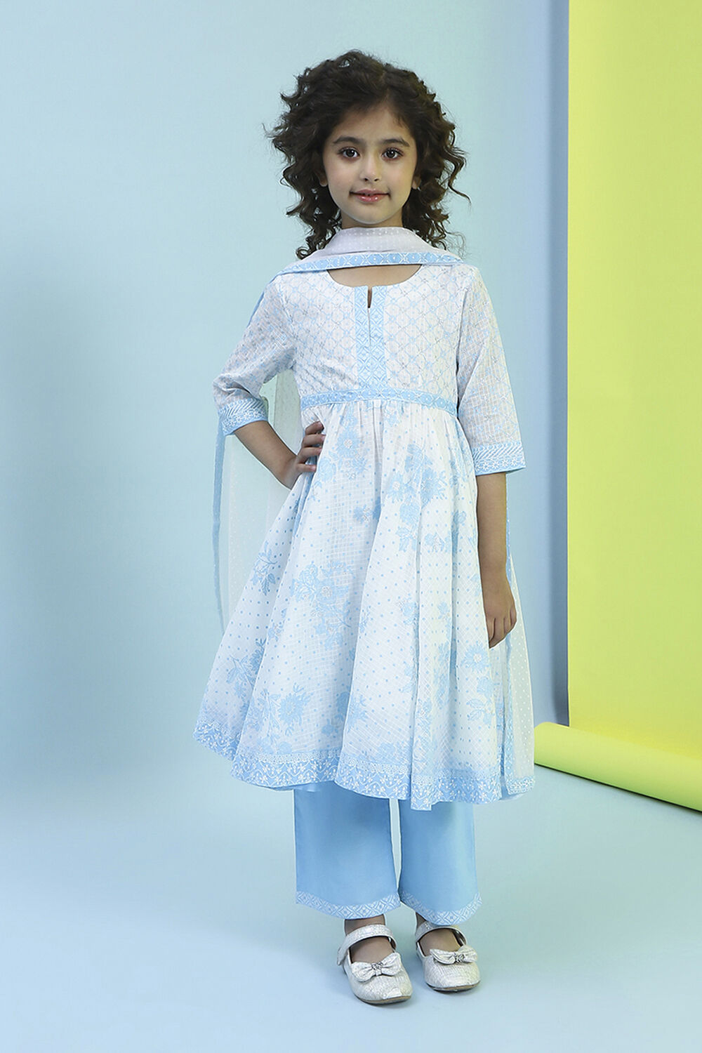 White and Blue Cotton Printed Gathered Suit Set image number 6