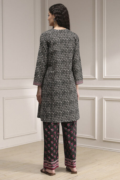 Black Cotton Printed Straight Suit Set image number 4
