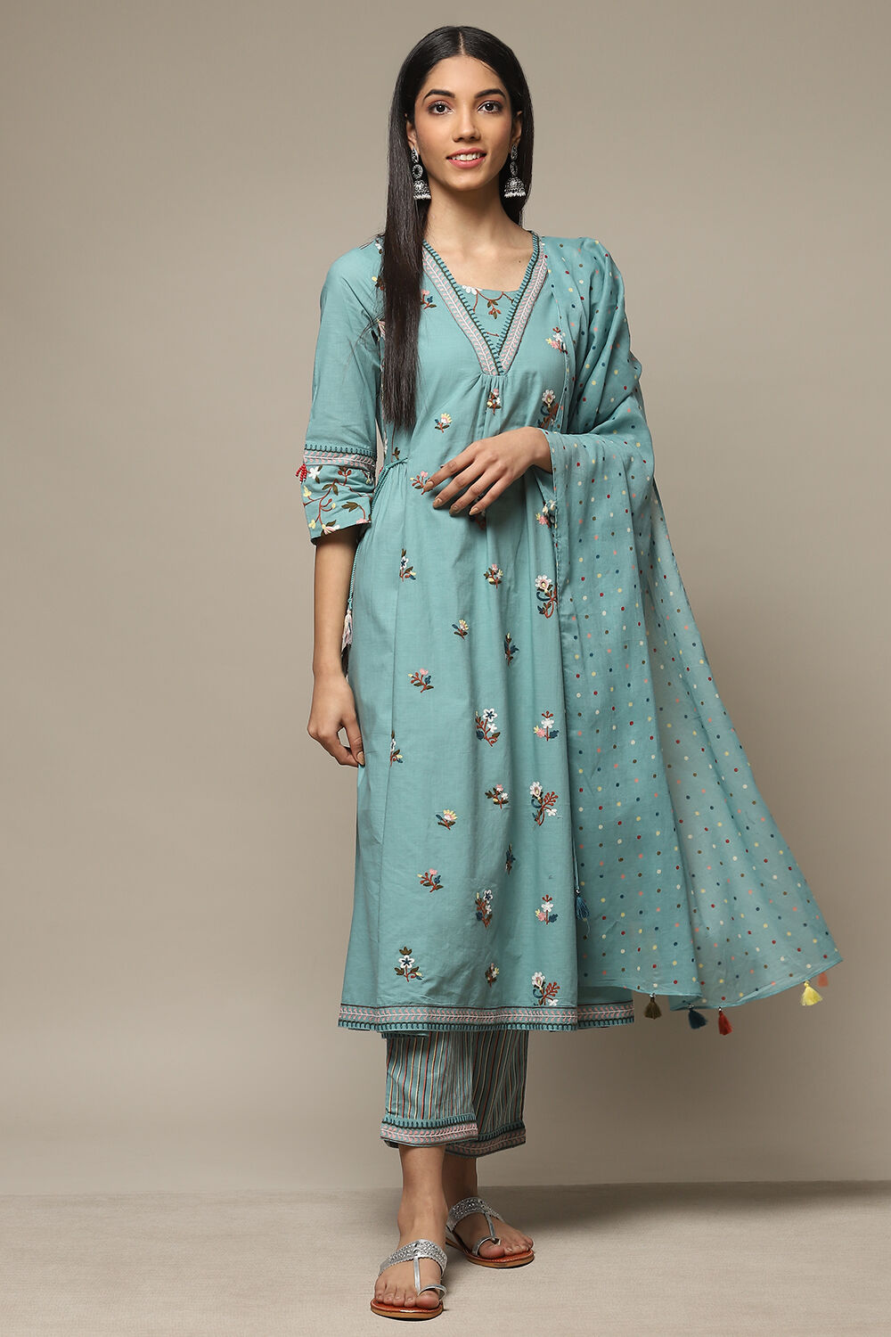 Sap Green Cotton Gathered Kurta Pants Suit Set image number 7