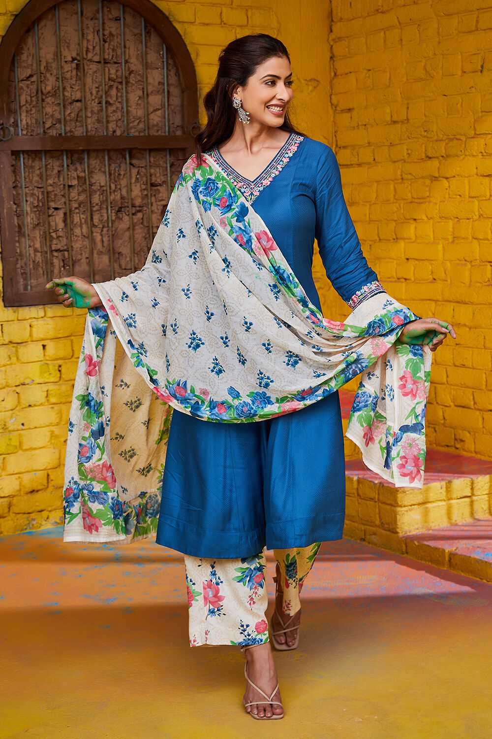 Fuschia Rayon Straight Suit Set image number 7