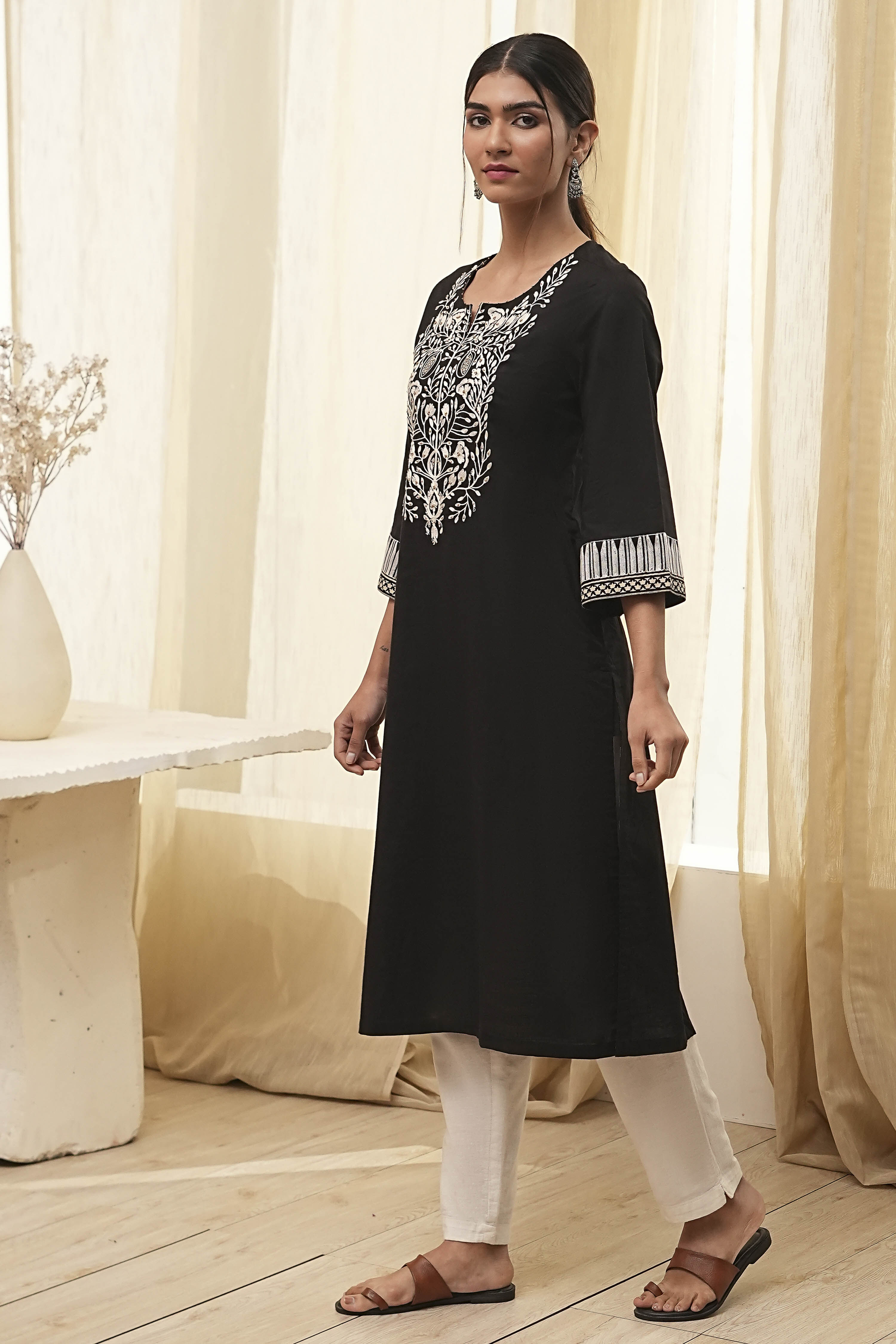 Black Pure Cotton Embroidered Straight Kurta image number 2