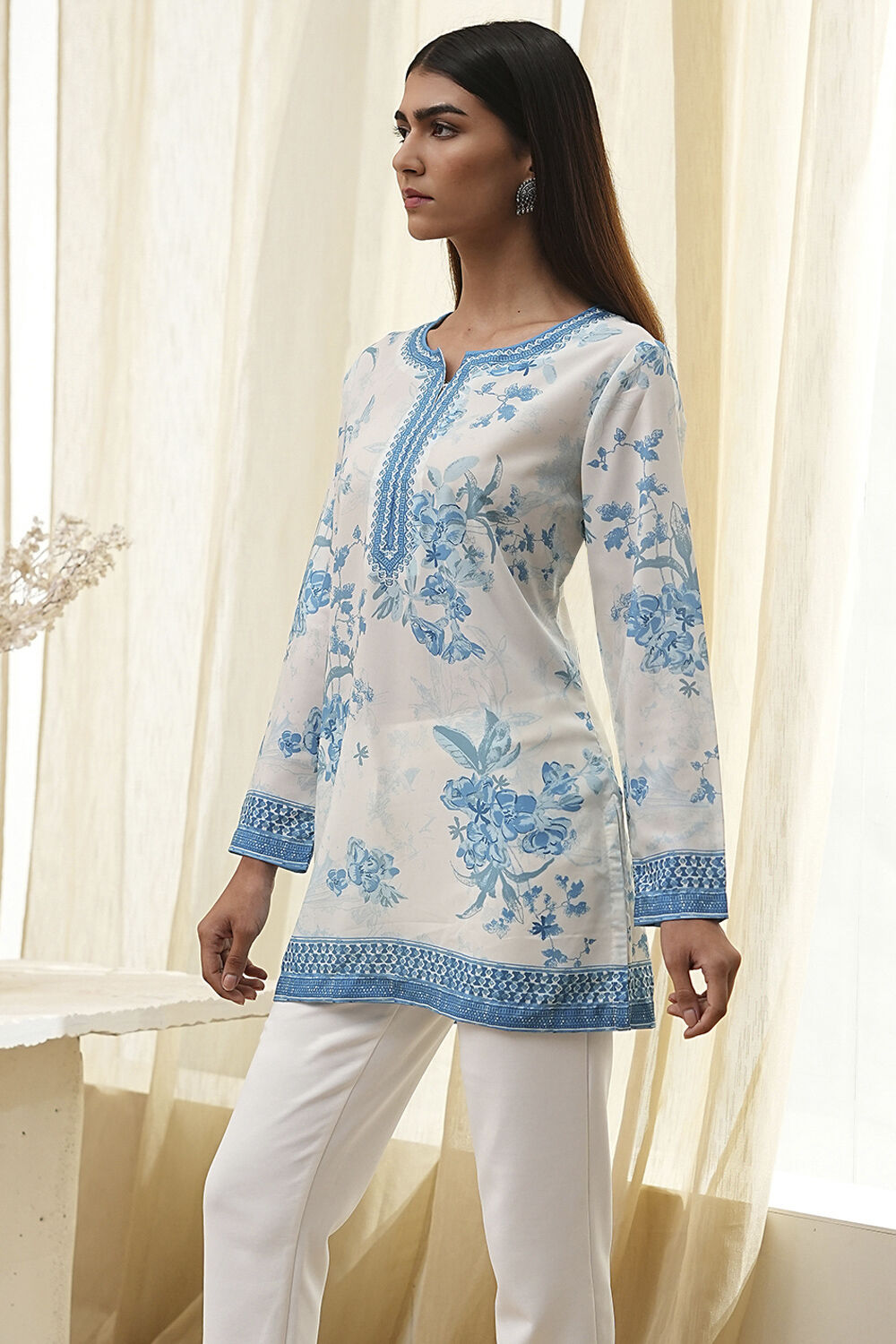 Off White Straight Short Kurta image number 2