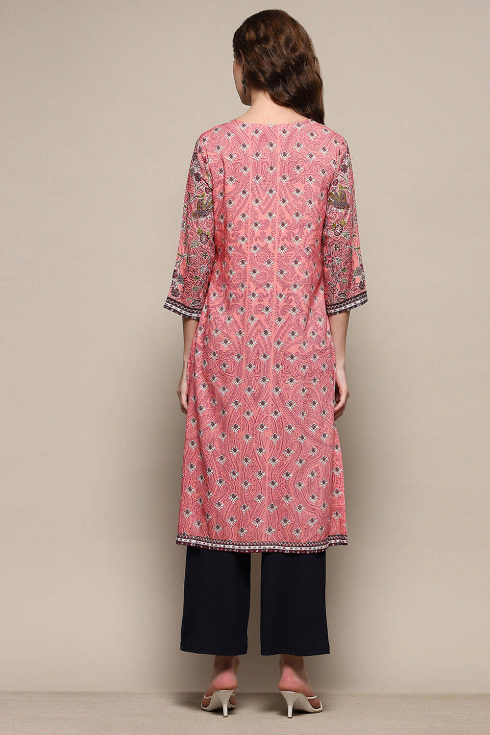 Pink & White Rayon Floral Printed Straight Kurta image number 3
