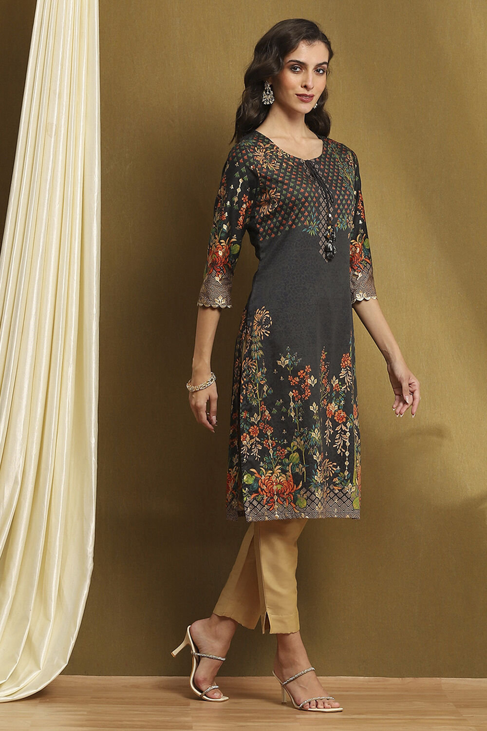 Black Cotton Floral Printed Straight Kurta image number 0