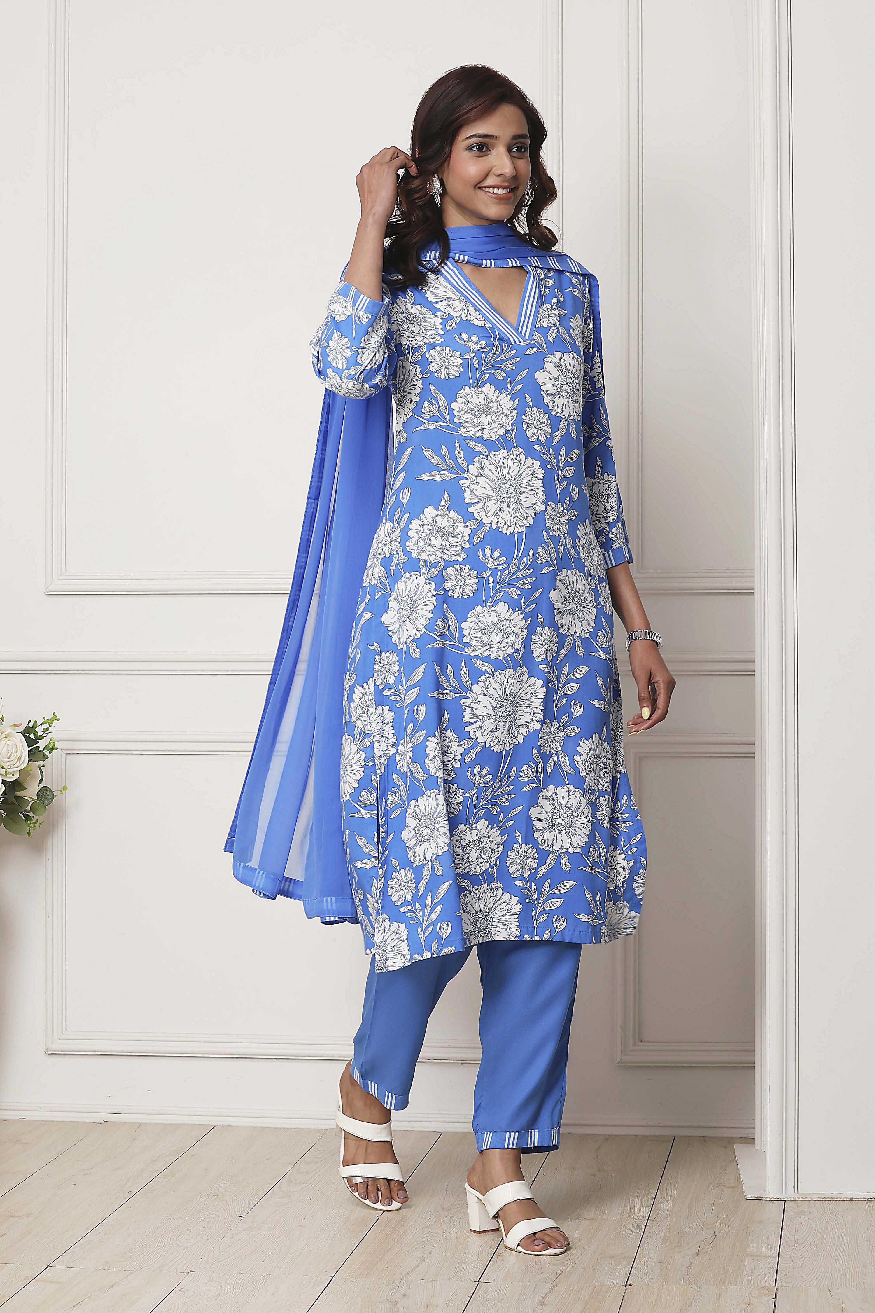 Blue Floral Printed Straight Suit Set image number 5