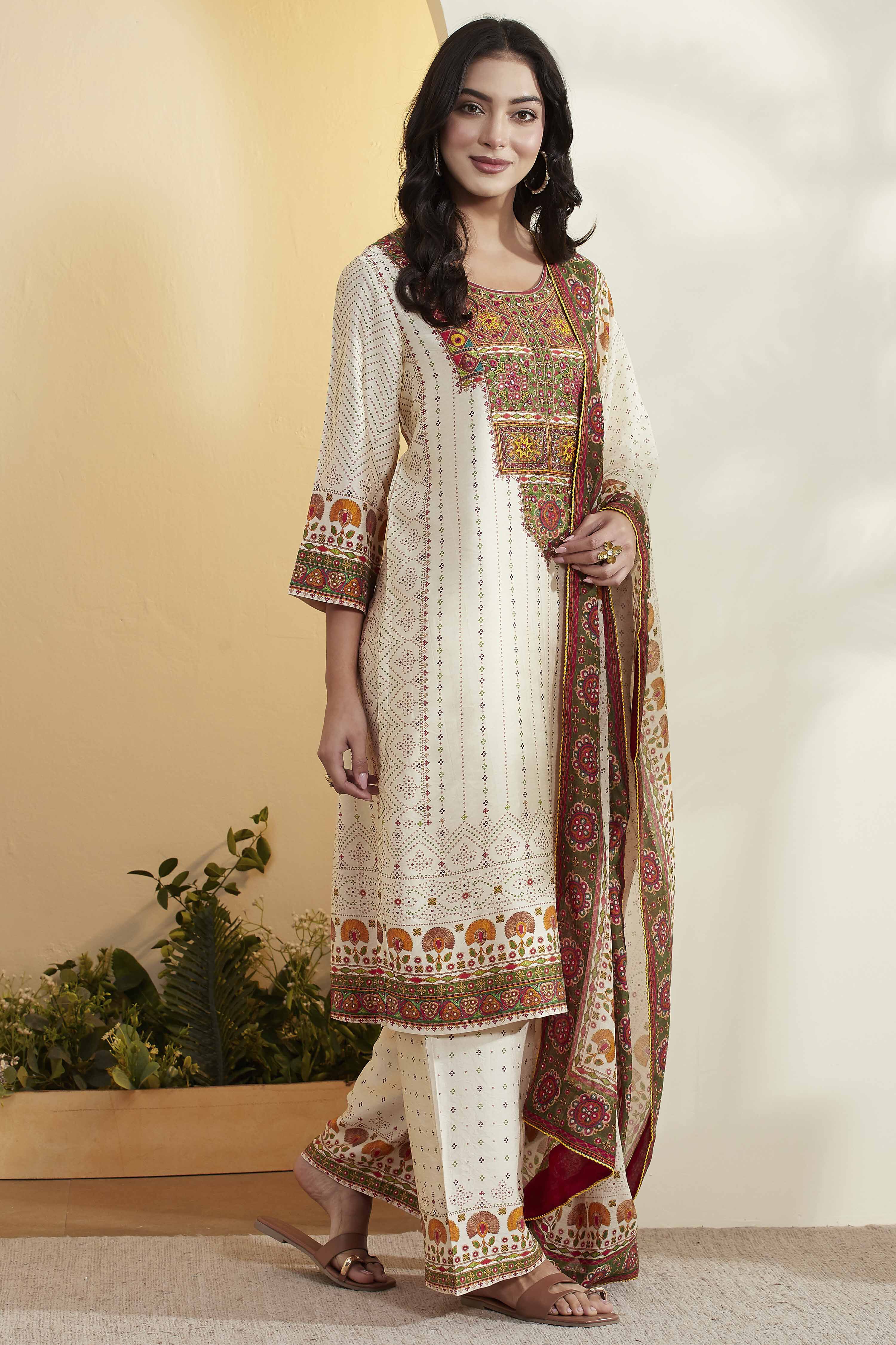 Off-White Viscose Rayon Printed Straight Kurta Set image number 5