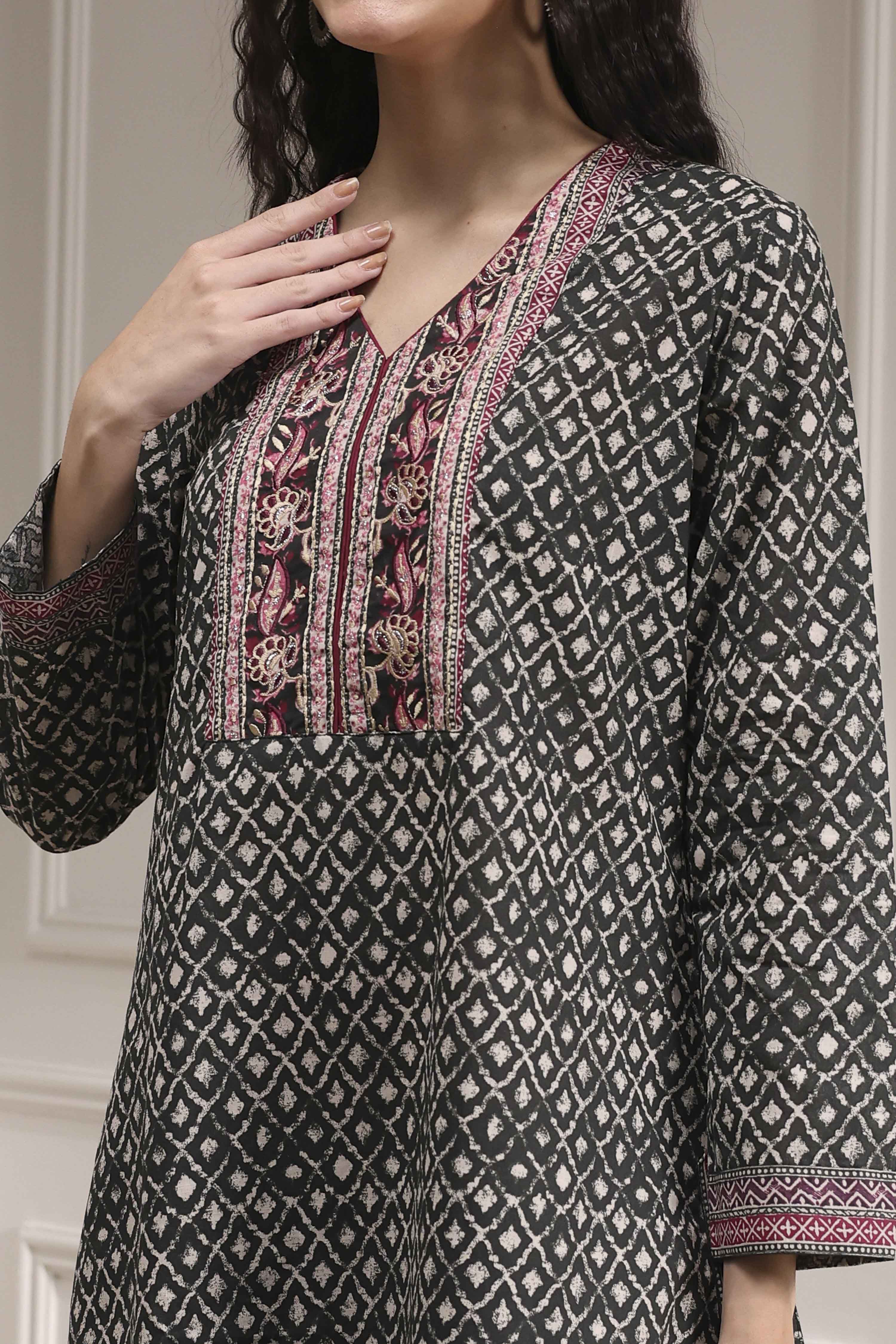 Black Cotton Printed Straight Suit Set image number 1