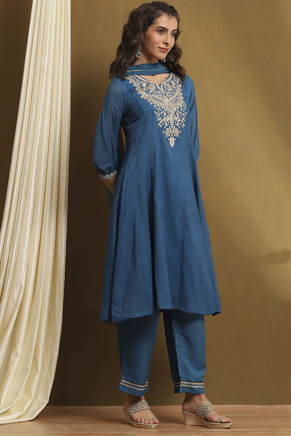 Green Embroidered Festive Kalidar Suit Set image number 6