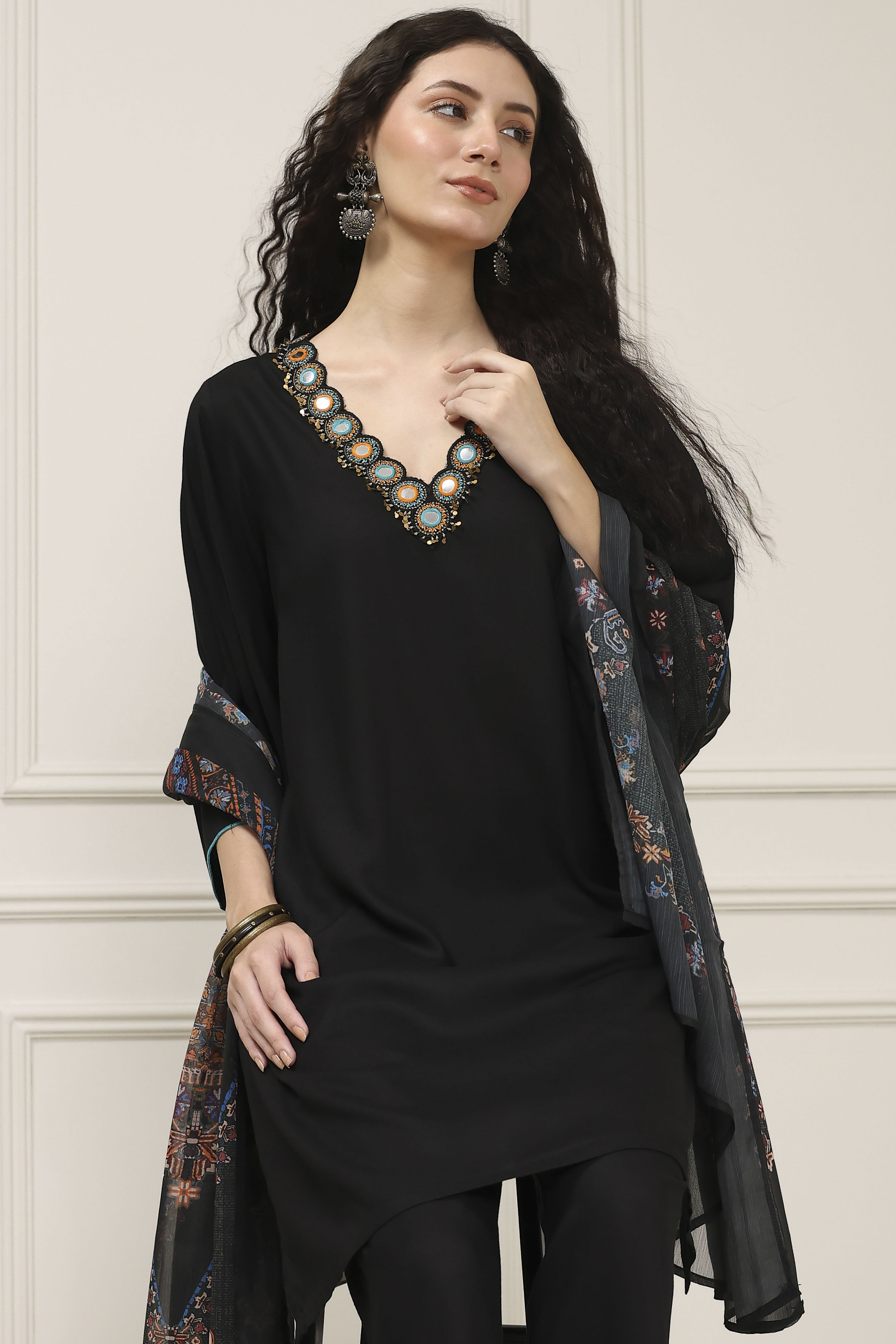 Black Solid Relaxed Straight Suit Set image number 6