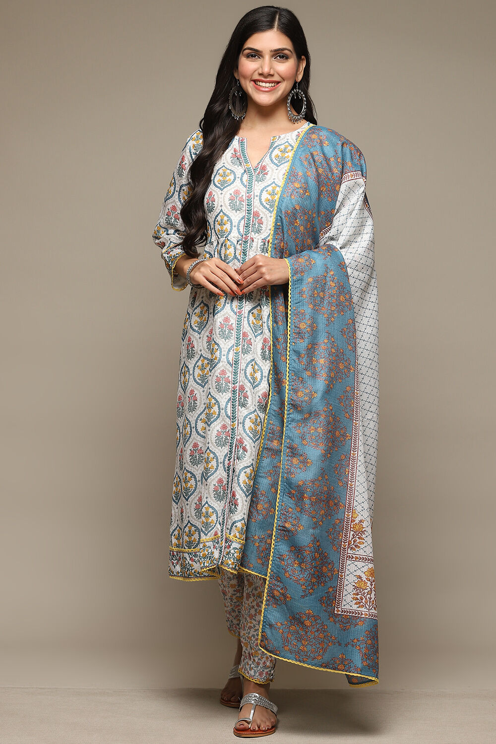 White Cotton Blend Gathered Kurta Suit Set image number 7