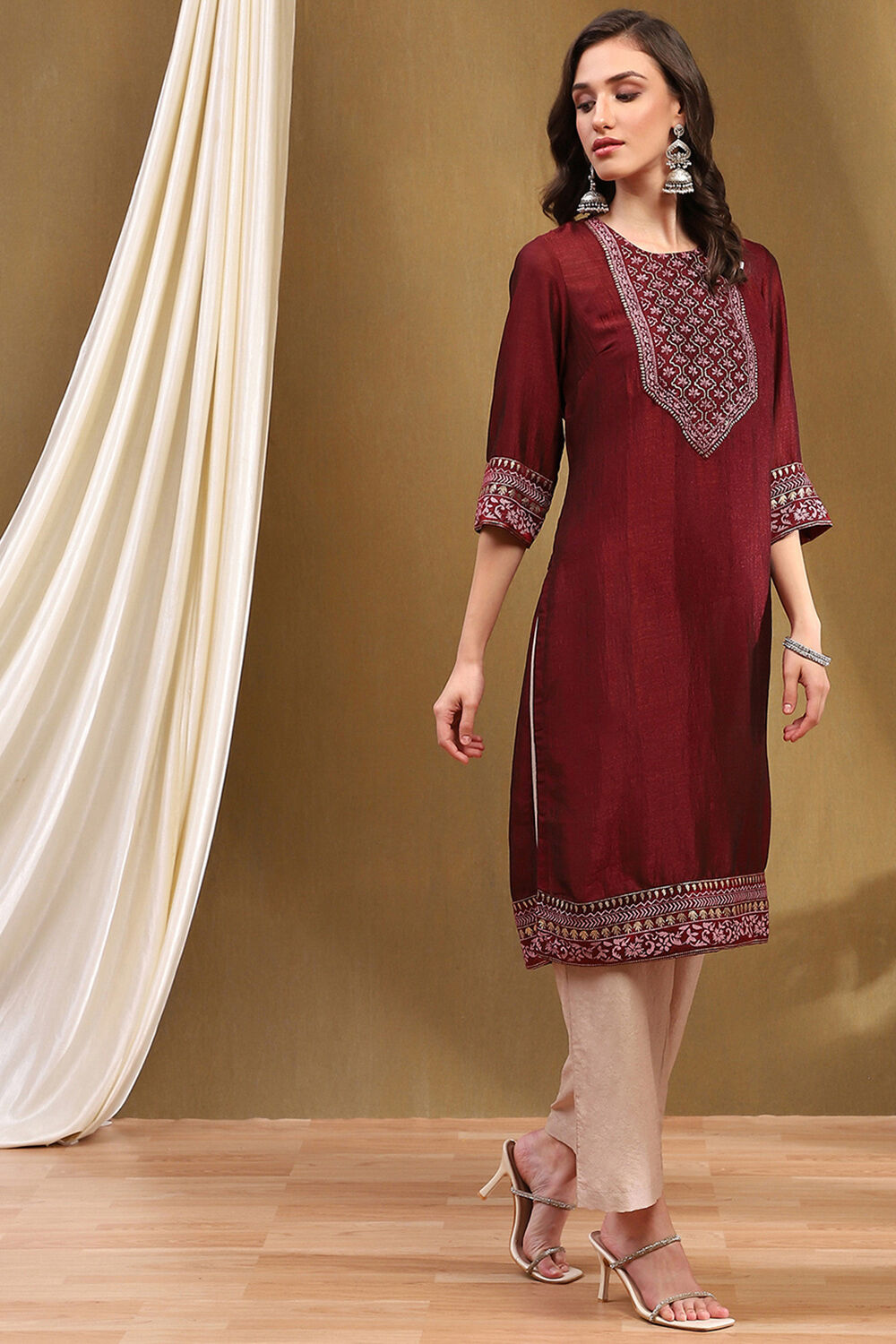 Maroon Silk Yard Dyed Straight Festive Kurta image number 4