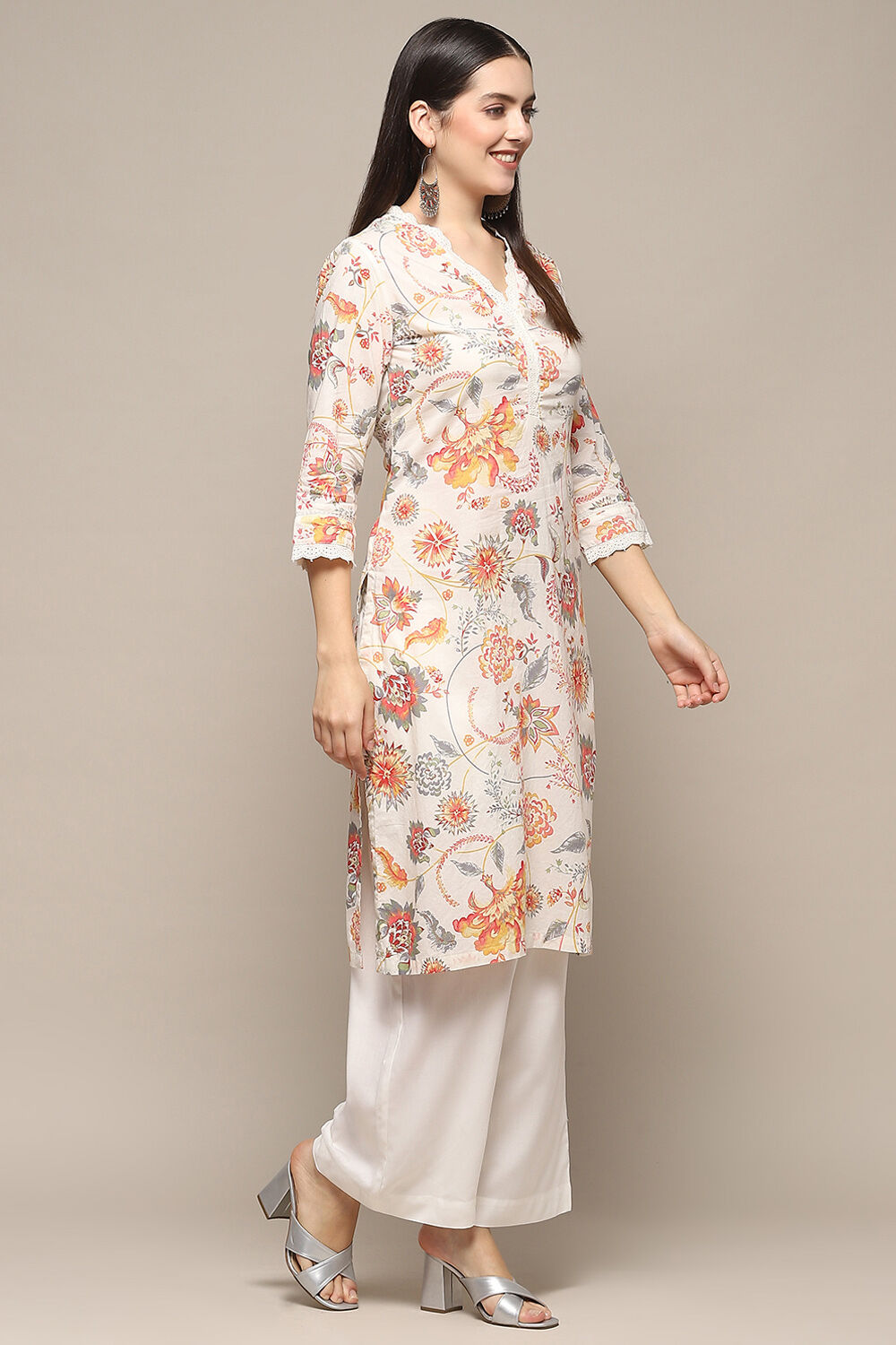 Off-White Cotton Floral Straight Kurta image number 4