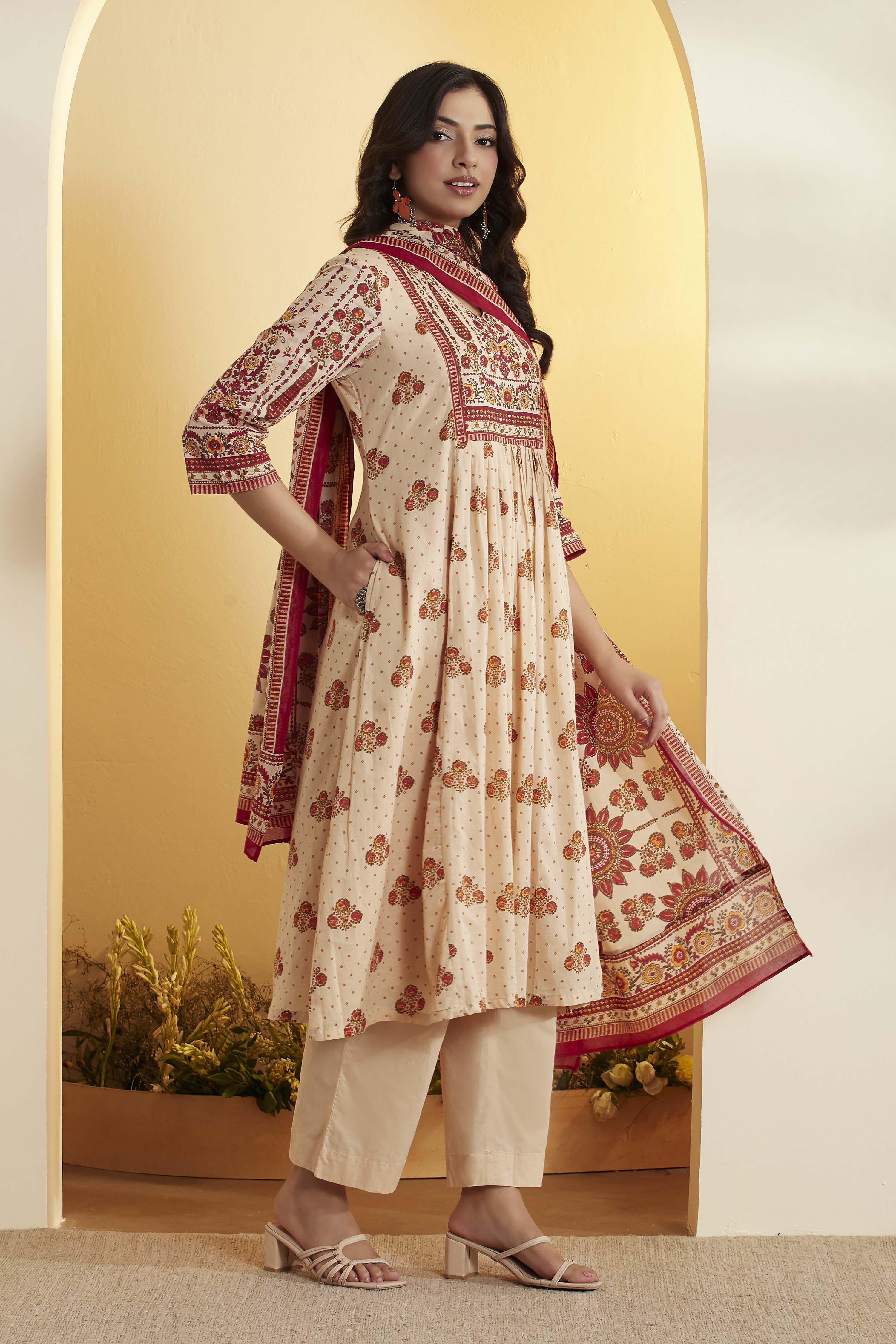 Beige Cotton Kalidar Suit Set image number 4