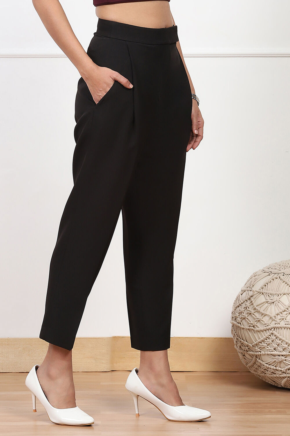 Black Solid Tapered Fit Pants image number 3