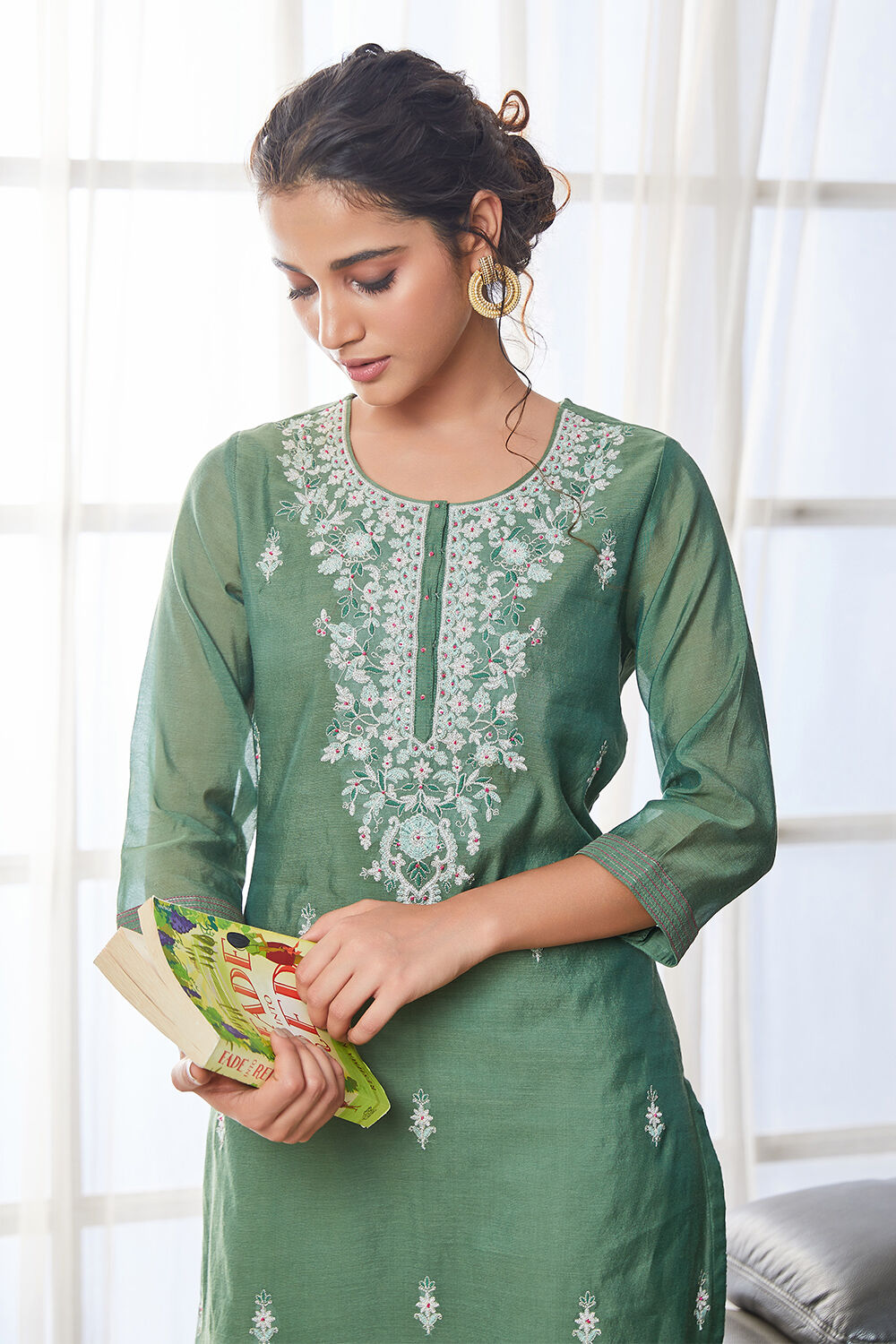 Sape Green Yard-Dyed Straight Kurta image number 0