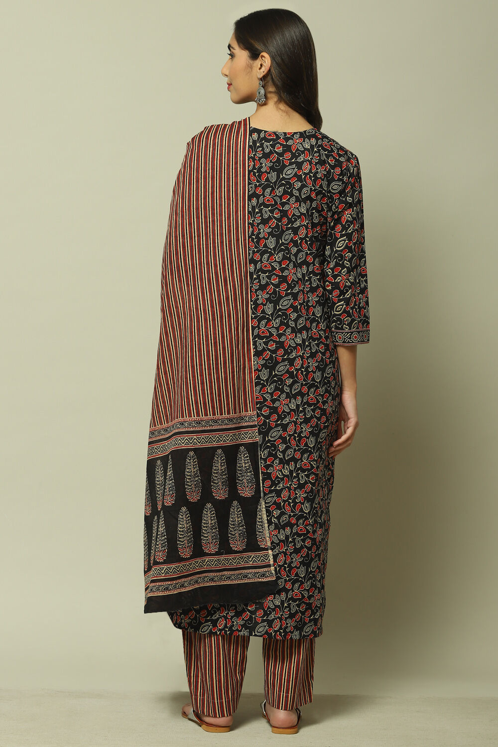 Black Cotton Screen Print Unstitched Suit Set image number 4