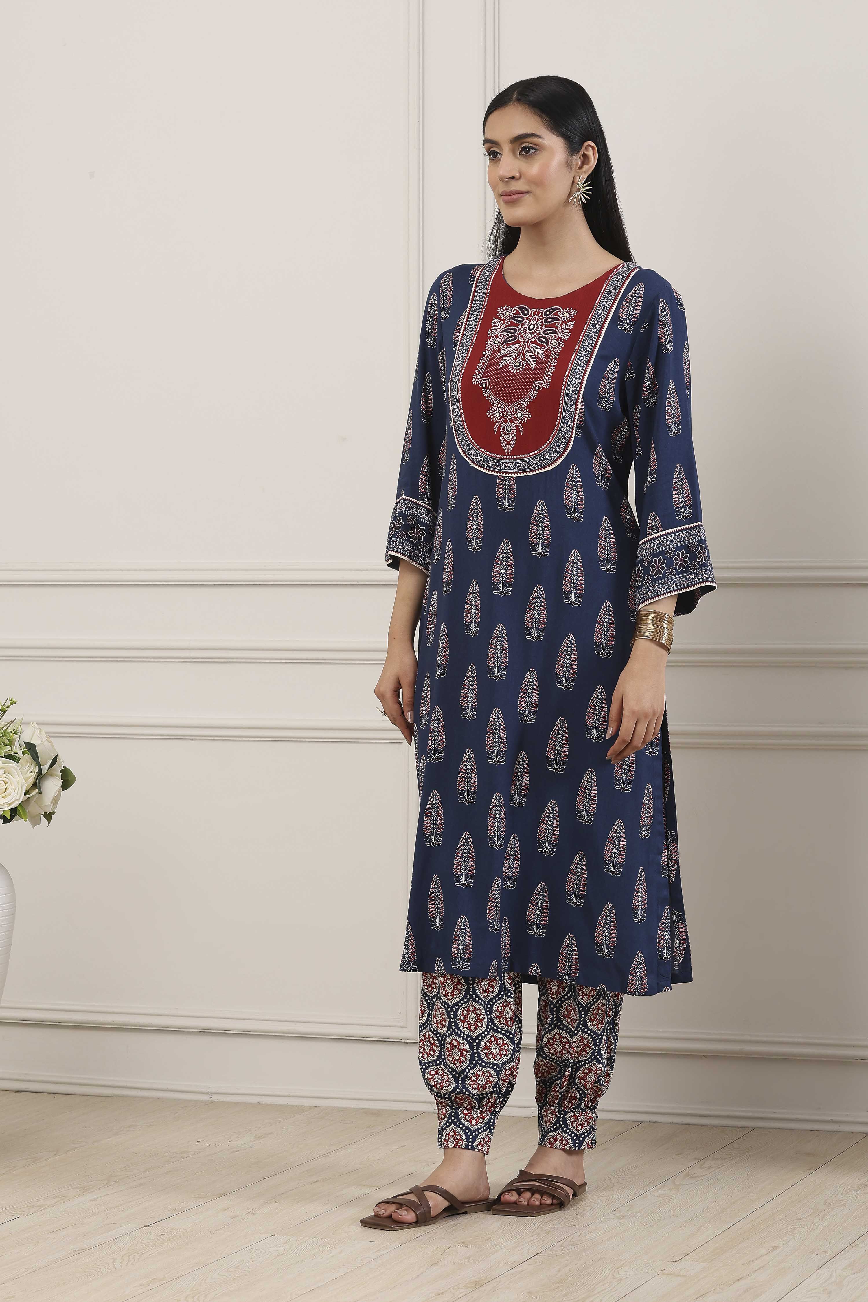 Blue Viscose Rayon Straight Kurta Pants Set image number 3