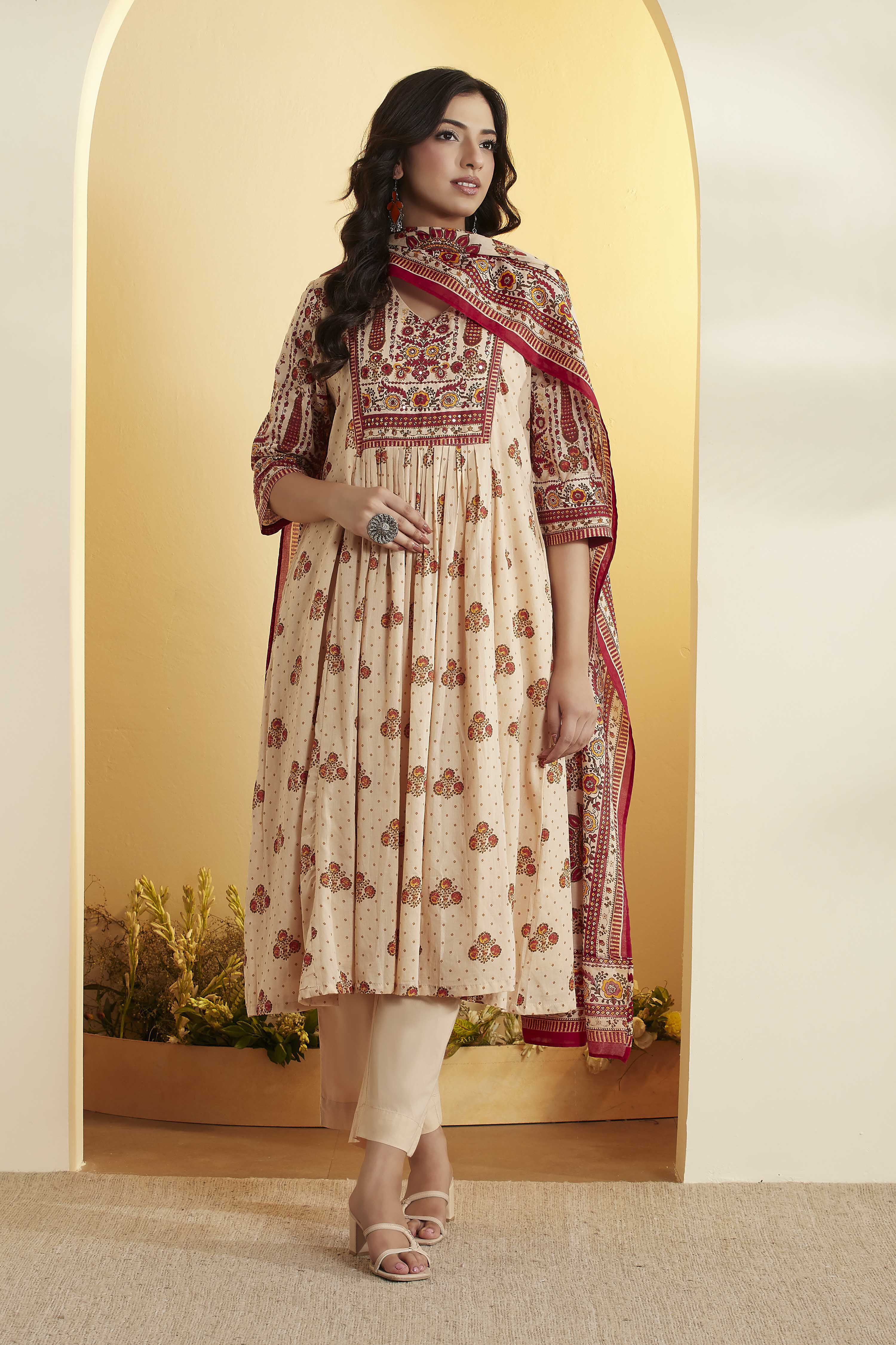 Beige Cotton Kalidar Suit Set image number 6