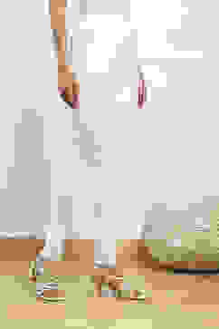 Off White Cotton Blend Solid Churidar image number 3