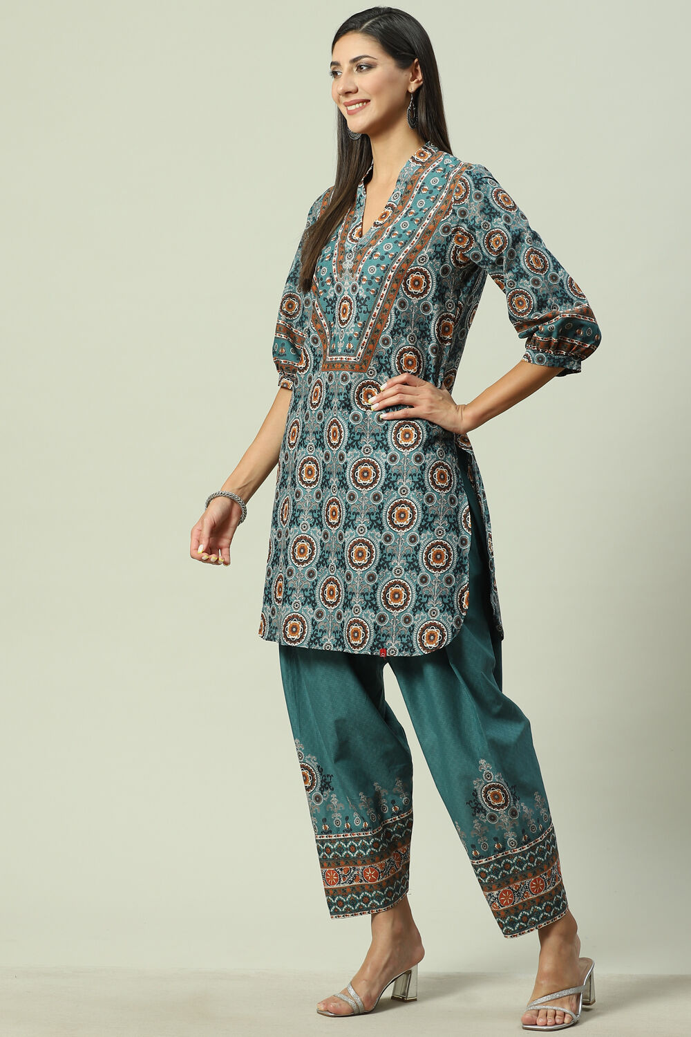 Red Cotton Straight Kurta Salwar Pant Suit Set image number 5