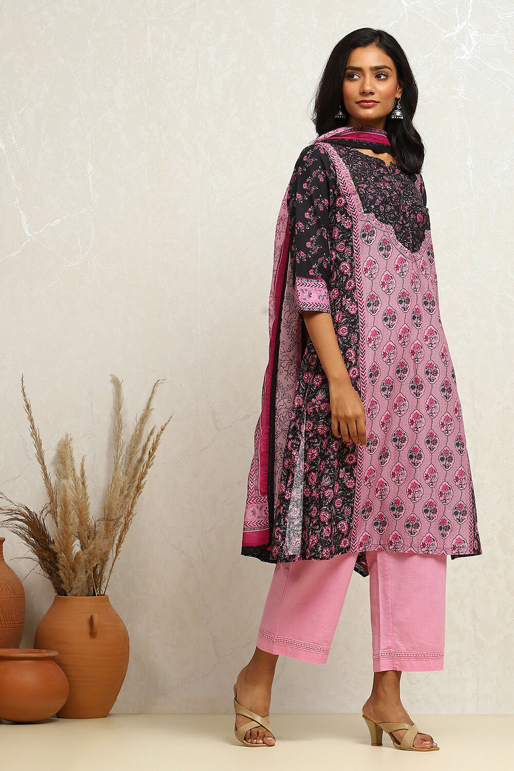 Black and Pink Cotton Printed Straight Suit Set image number 5