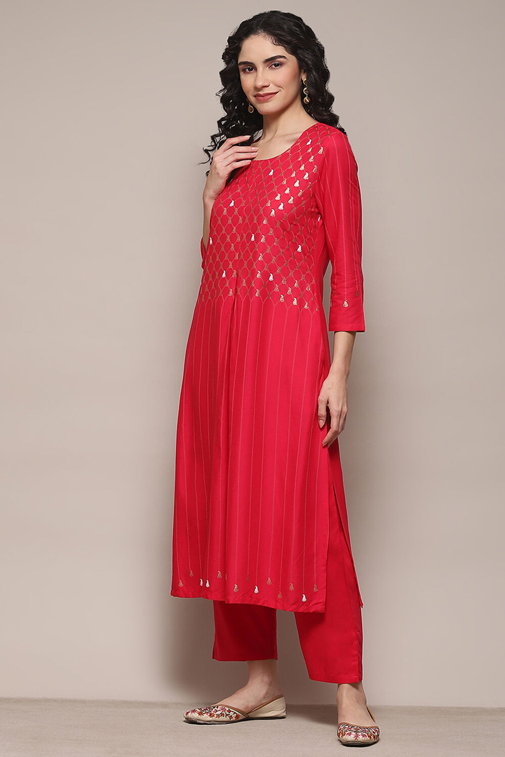 Fuchsia Rayon flax Narrow Kurta Pant Suit Set image number 4