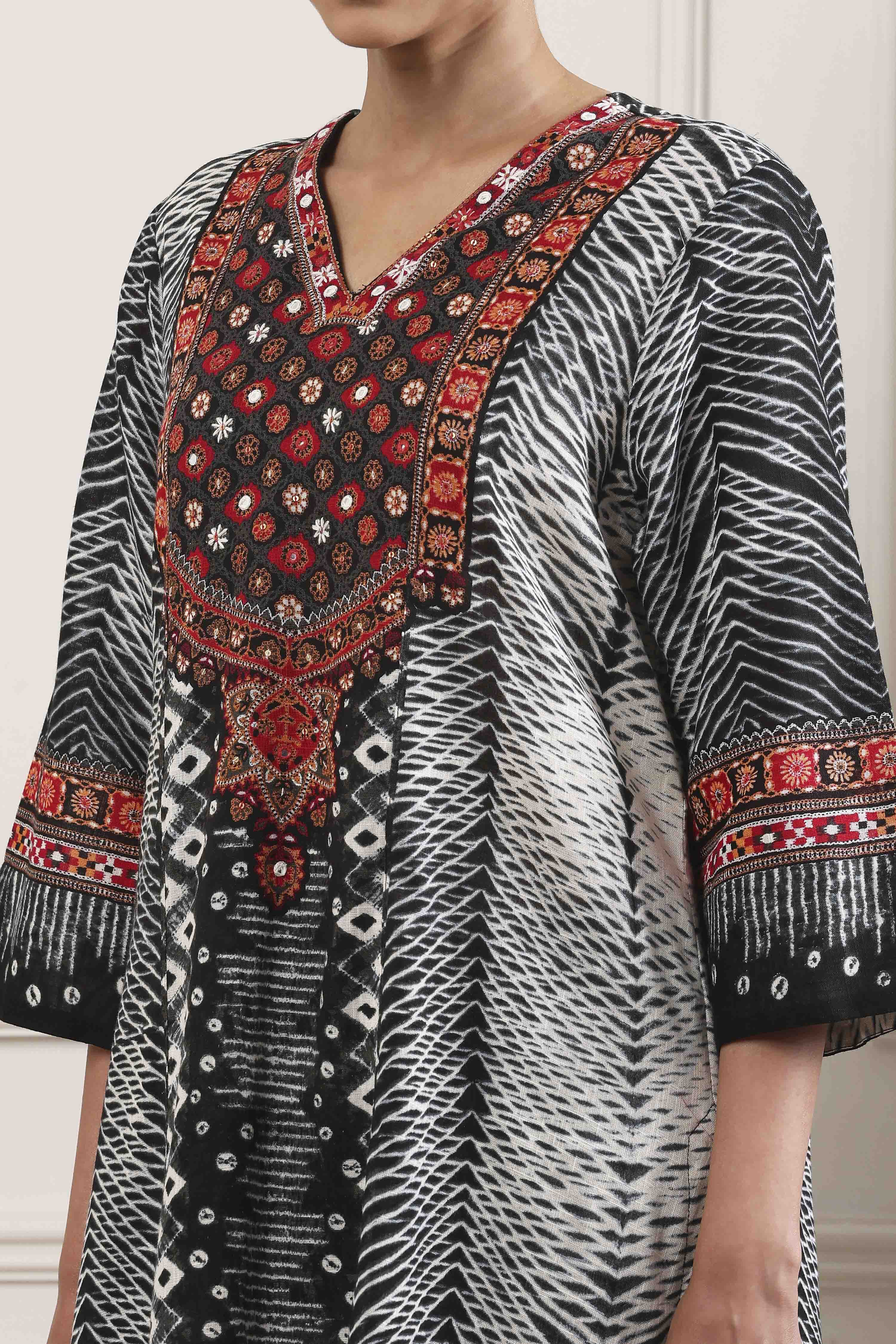 Black Cotton Printed Straight Suit Set image number 1